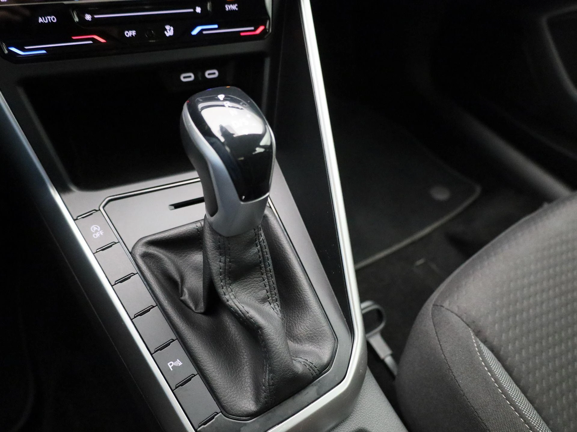Volkswagen-Polo-image-24