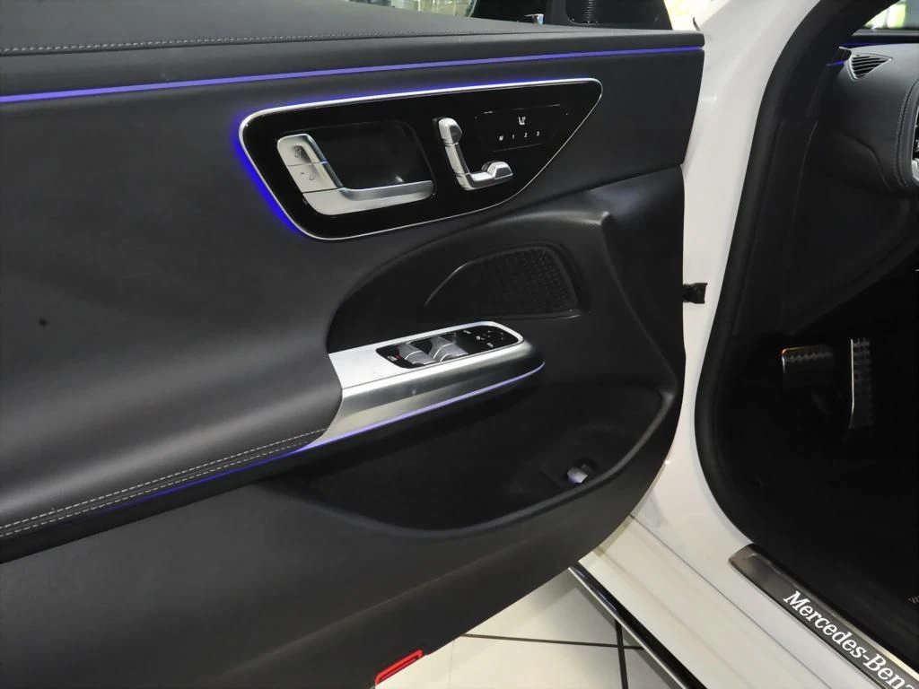 Mercedes-Benz-E-Klasse 220-image-13