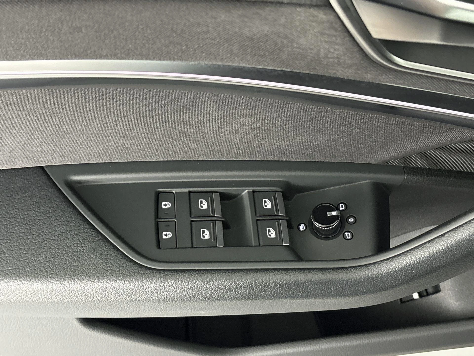 Audi-Q8 e-tron-image-13