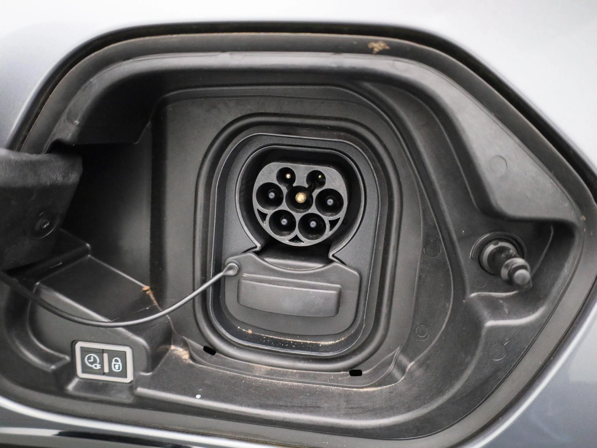 Peugeot-e-208-image-12