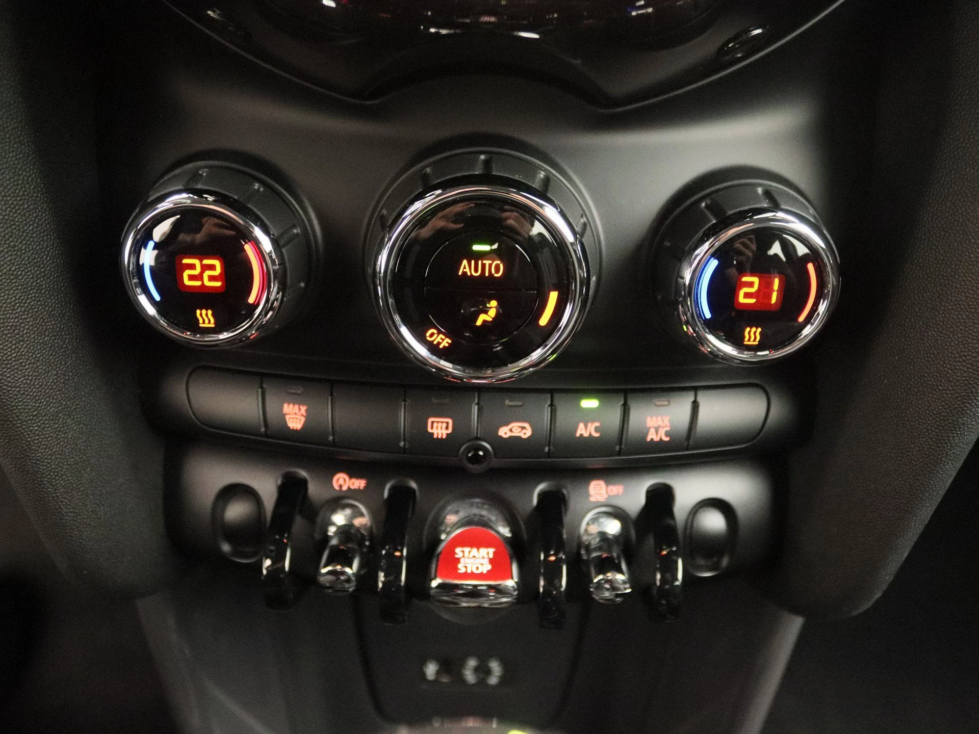 MINI Cooper 1.5 Serious Business