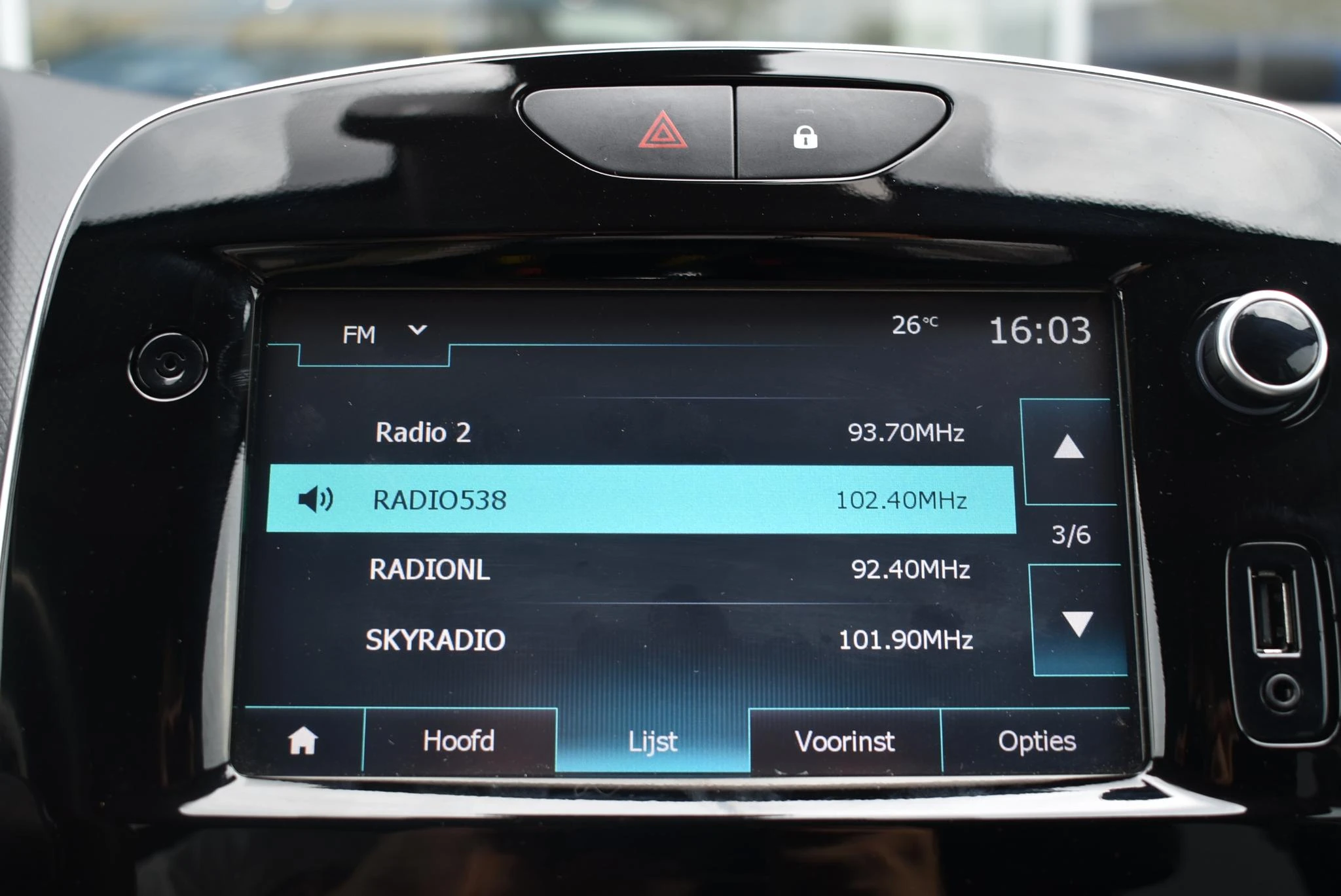 Renault-Clio-image-25