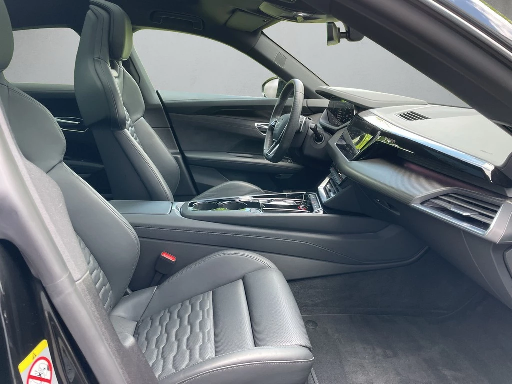 Audi e-tron GT quattro *SOH92%*Matrix*Pano*