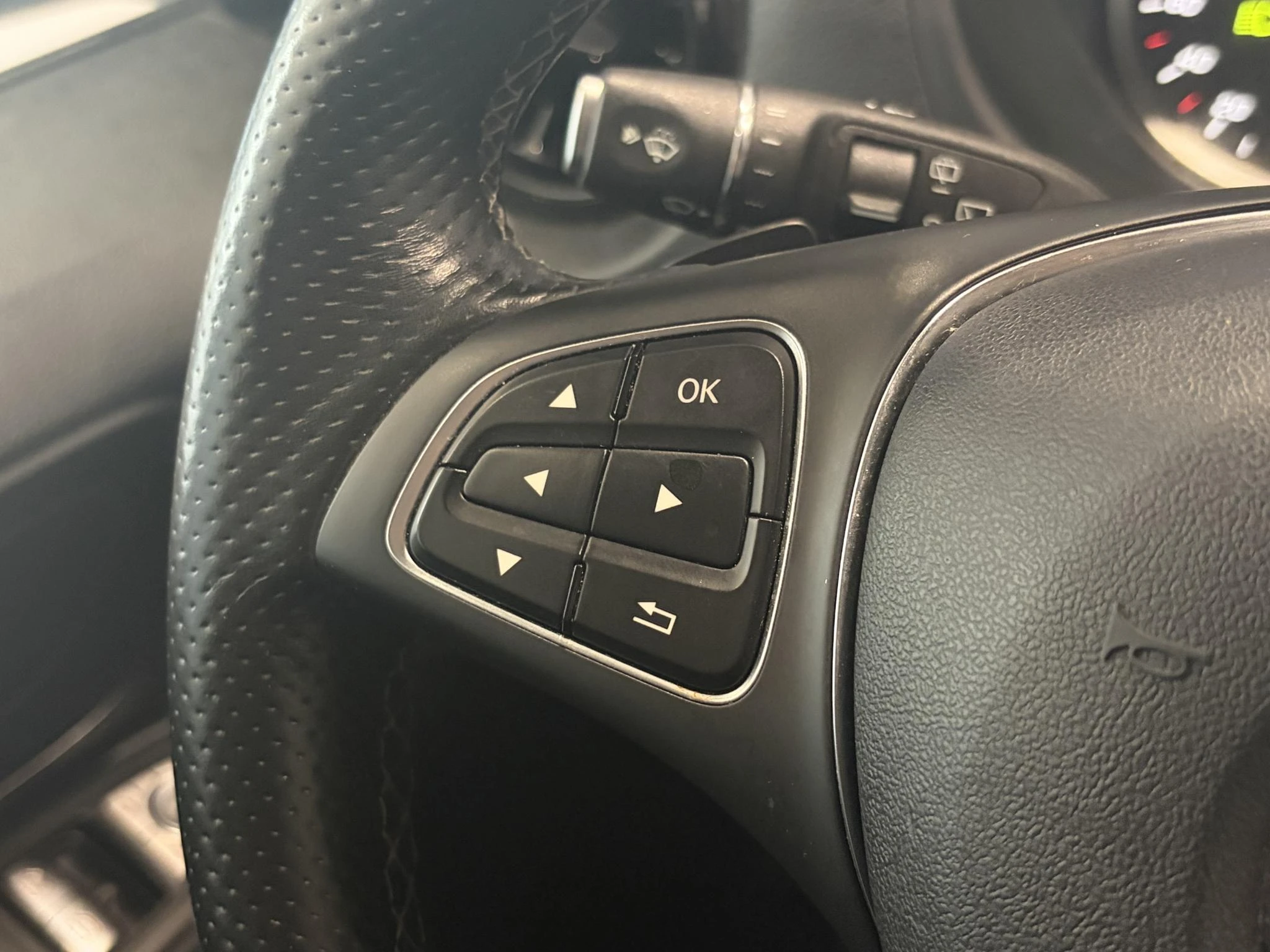 Mercedes-Benz-Vito-image-16