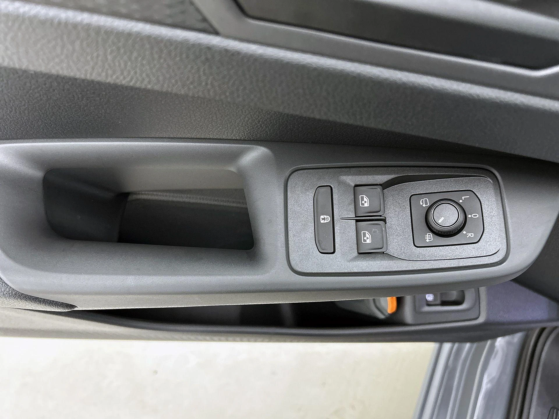 Volkswagen-Caddy-image-33