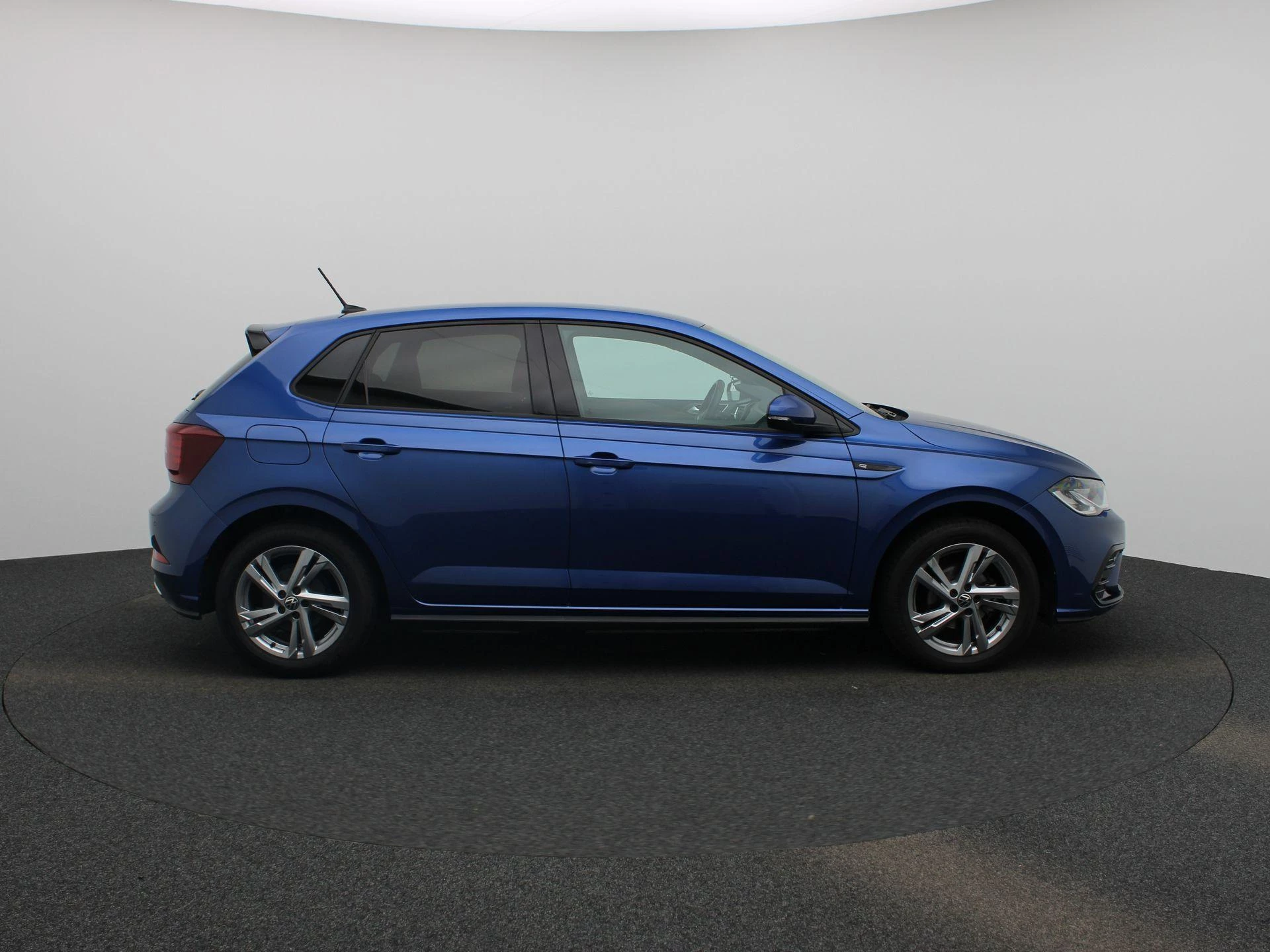 Volkswagen-Polo-image-4