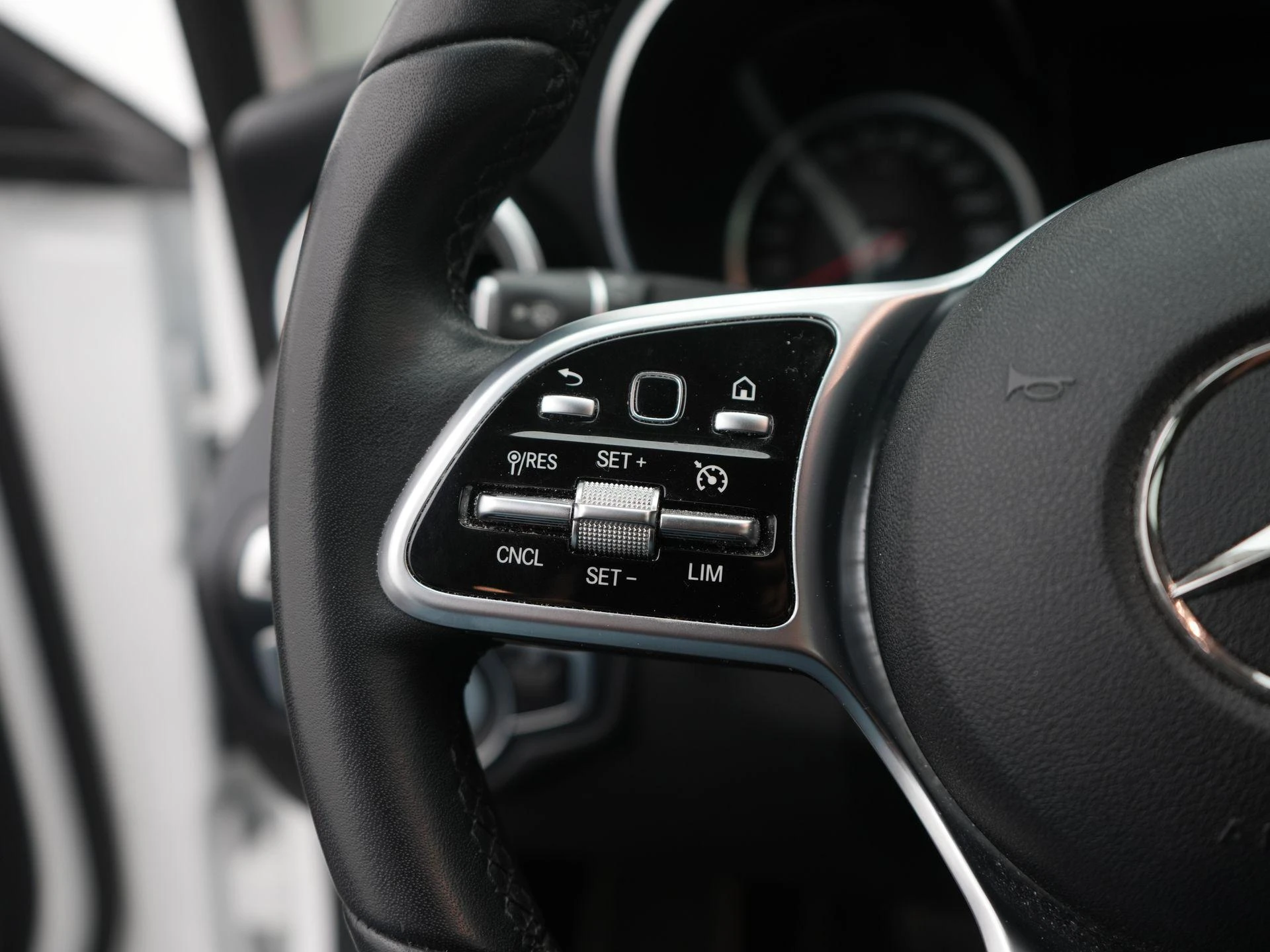 Mercedes-Benz-C-Klasse-image-28