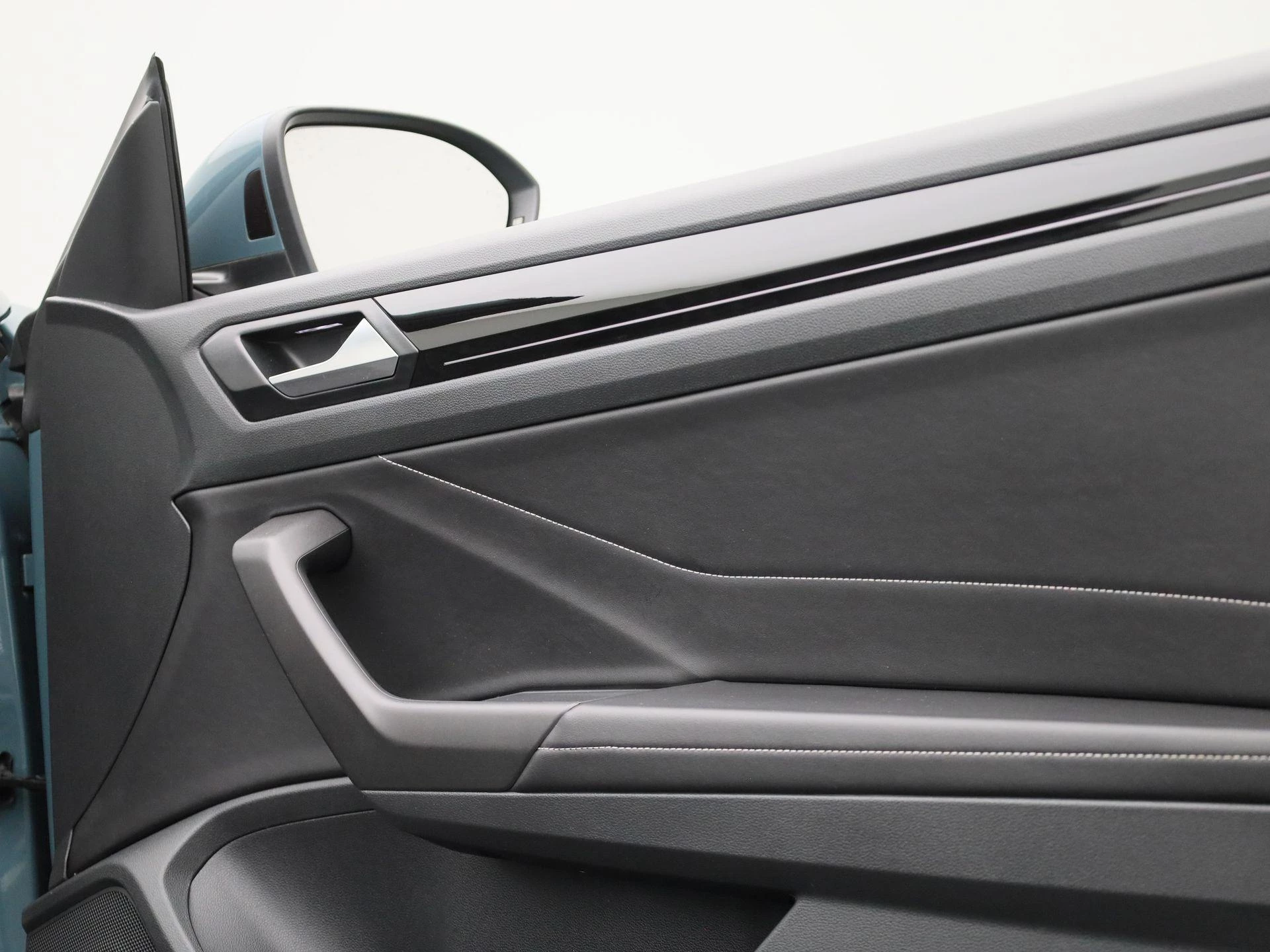Volkswagen-T-Roc-image-45