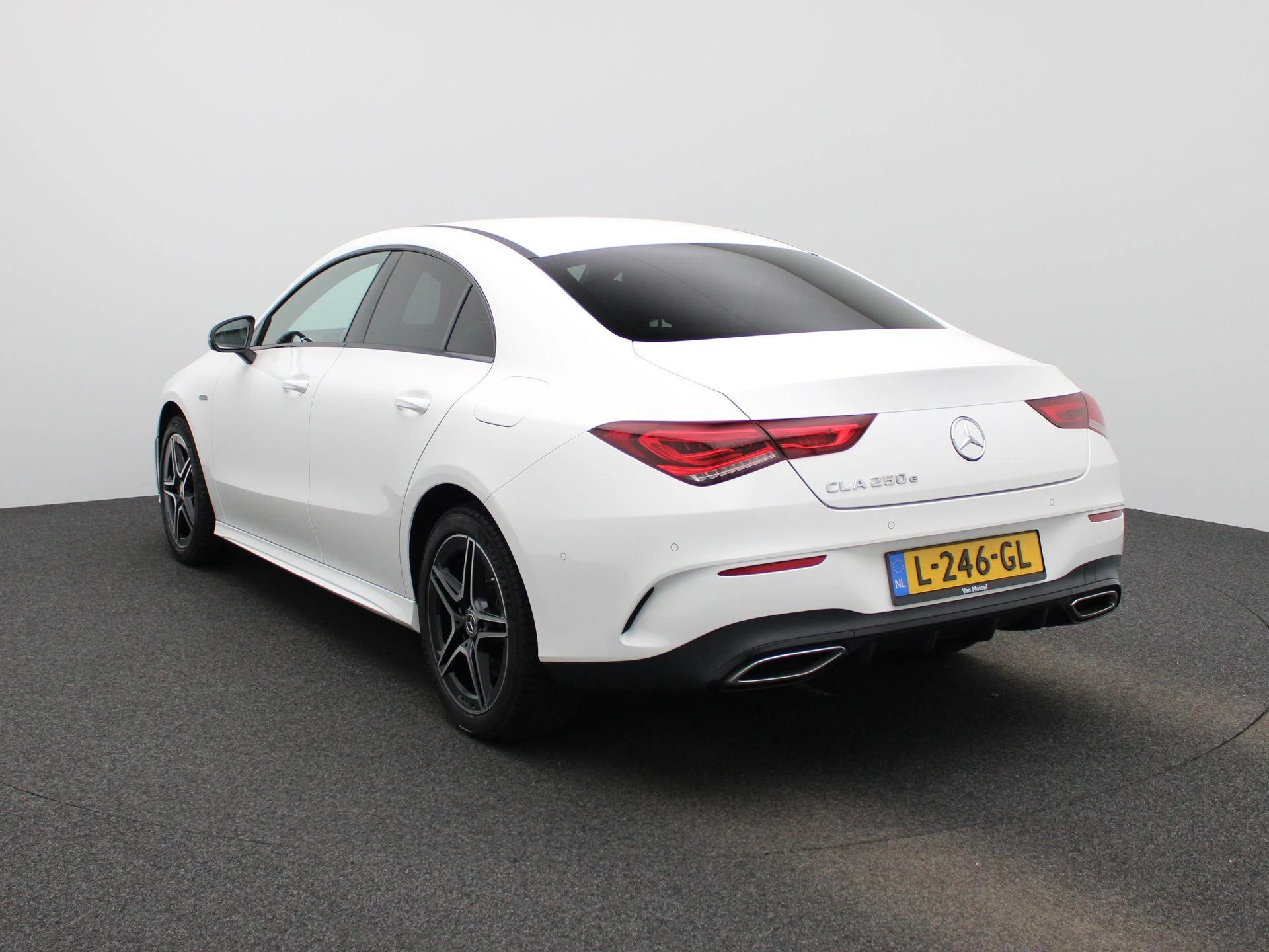 Mercedes-Benz-CLA-image-2