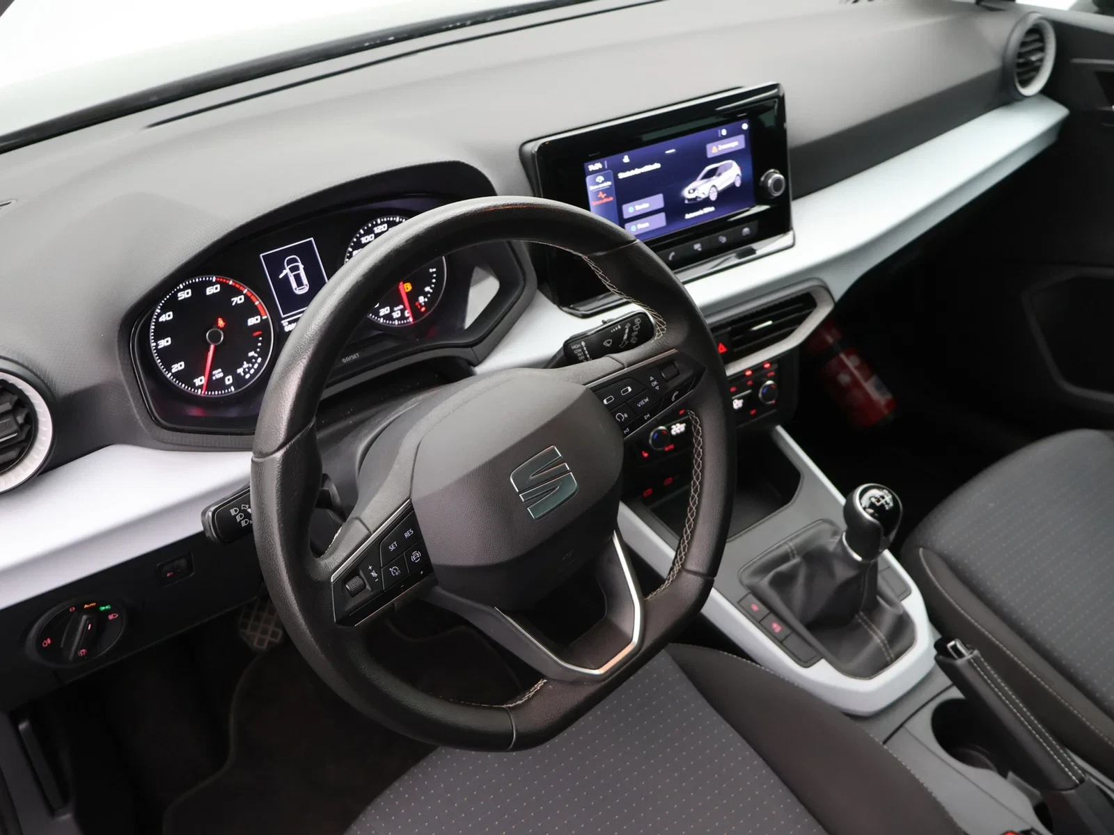 SEAT-Arona-image-12