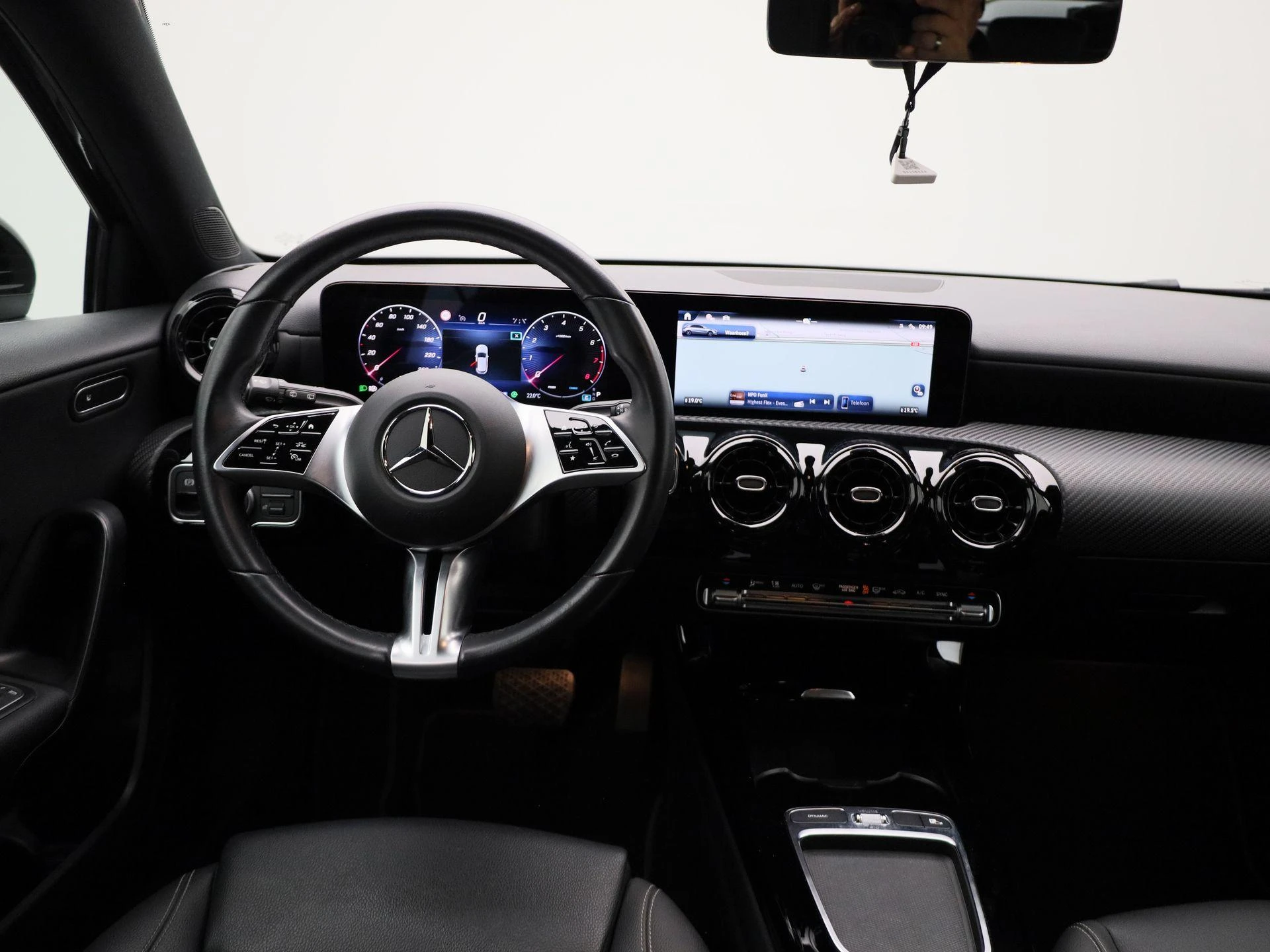 Mercedes-Benz-A-Klasse-image-6
