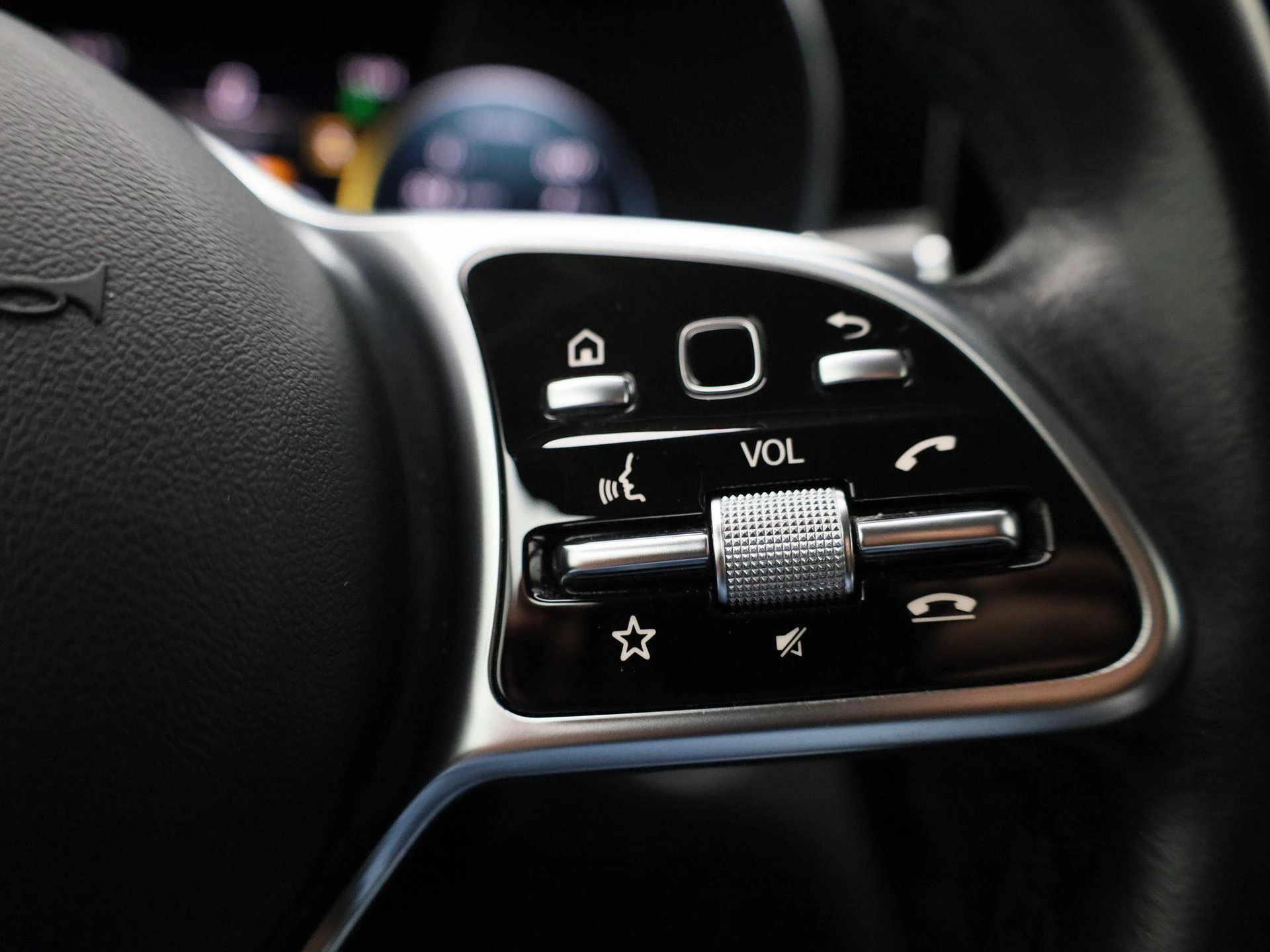 Mercedes-Benz-GLC-image-16