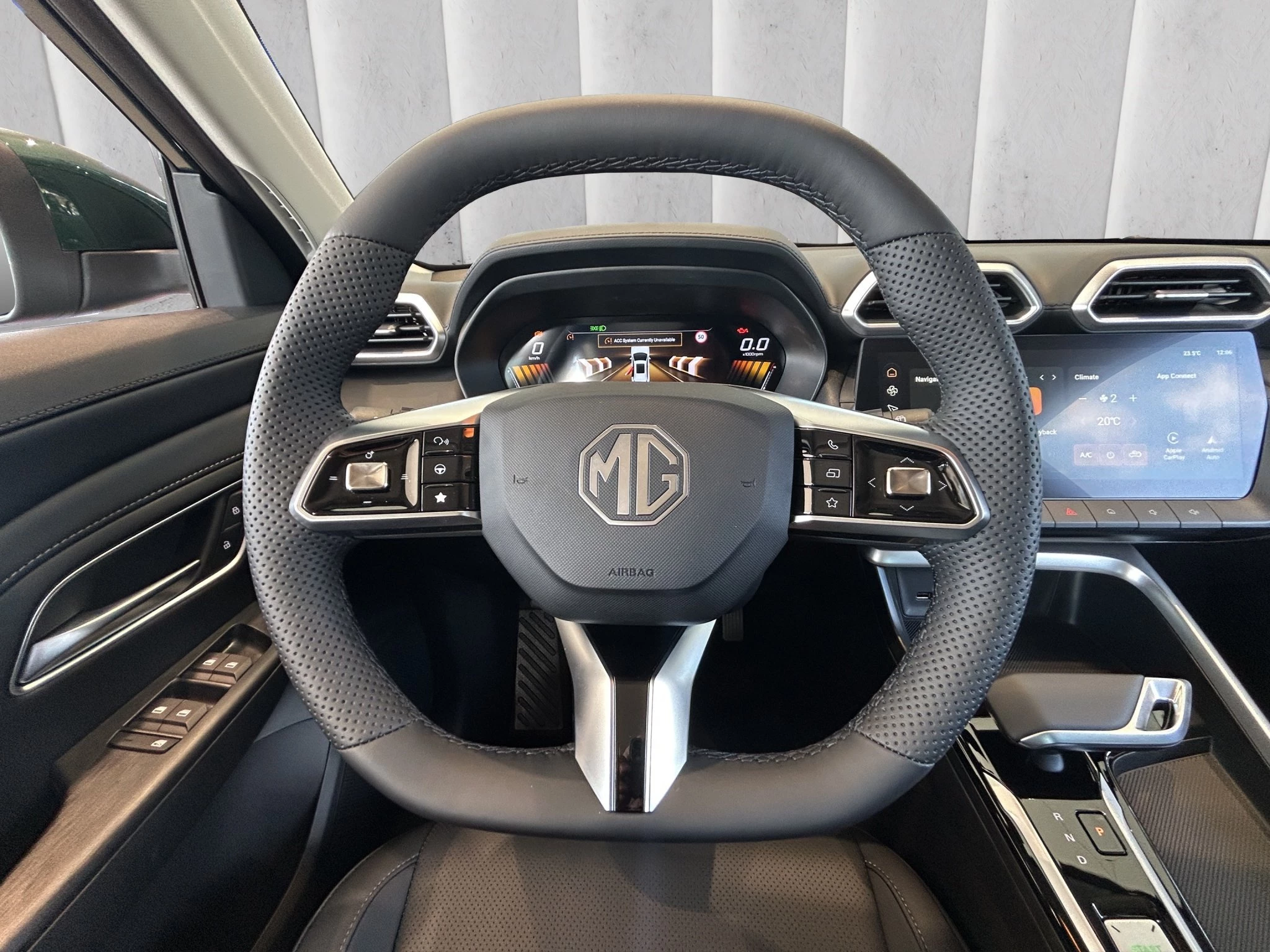 MG ZS Luxury 1.5 Hybrid+ Autom LED ACC GJR RFK SHZ