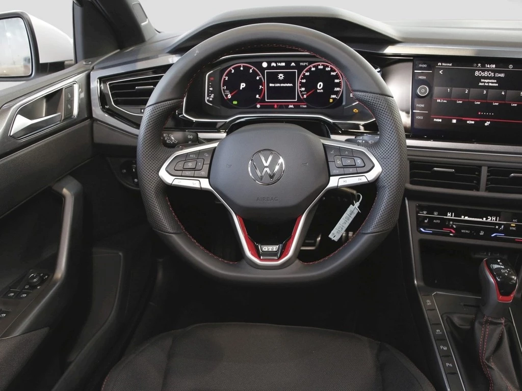 Volkswagen-Polo-image-13