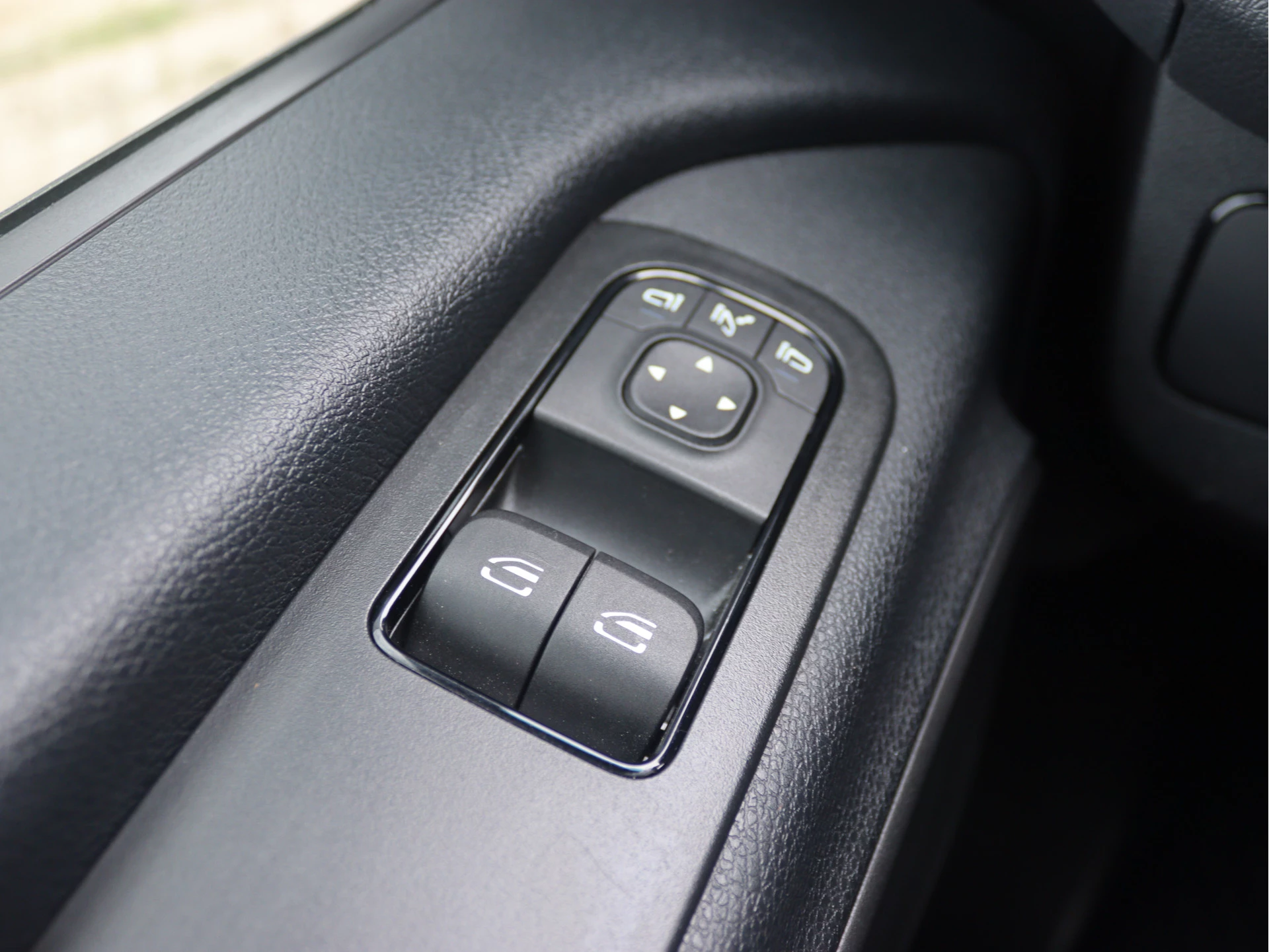 Mercedes-Benz-Sprinter-image-4