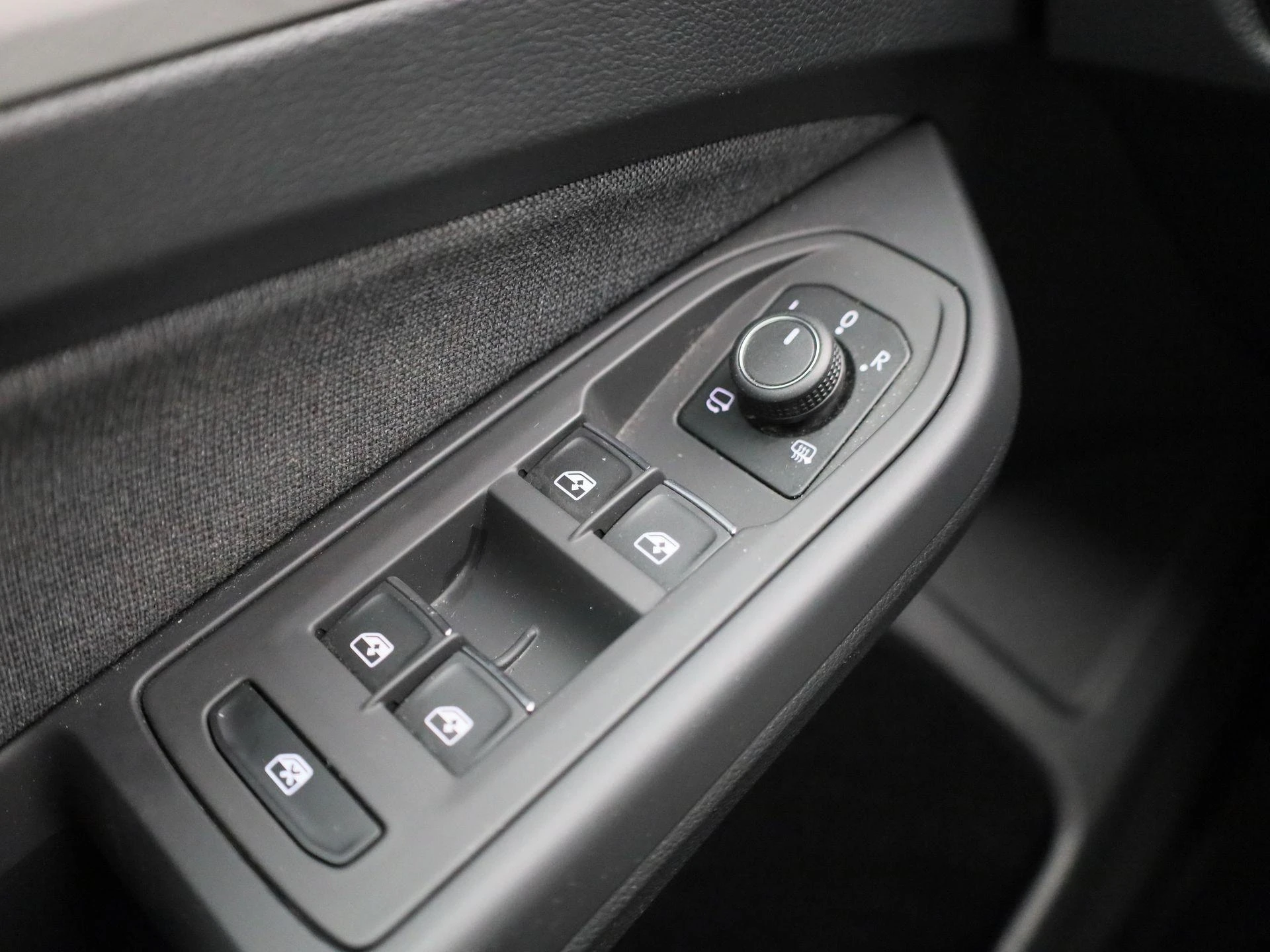 Volkswagen-Golf-image-20