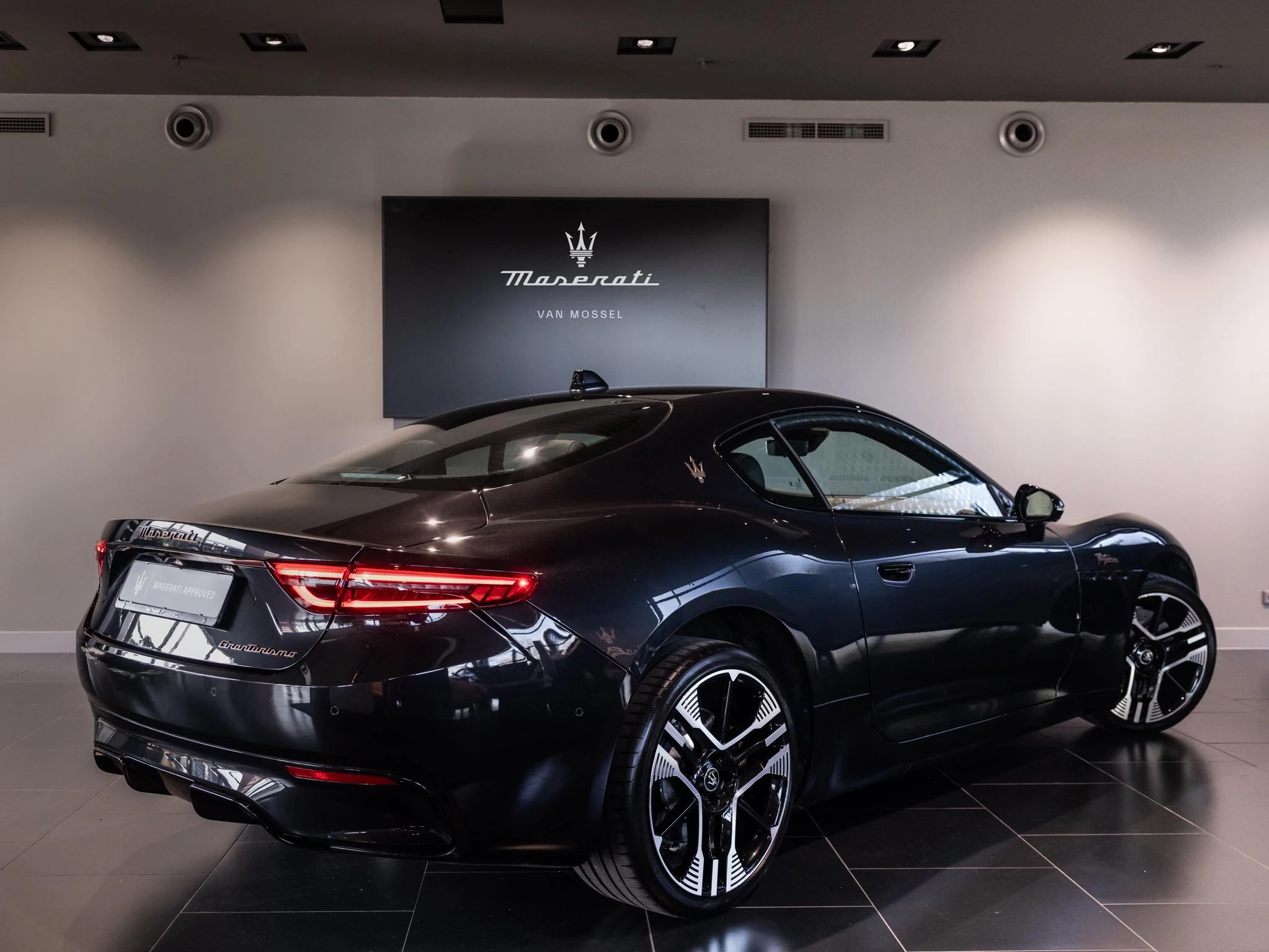 Maserati-GranTurismo-image-6