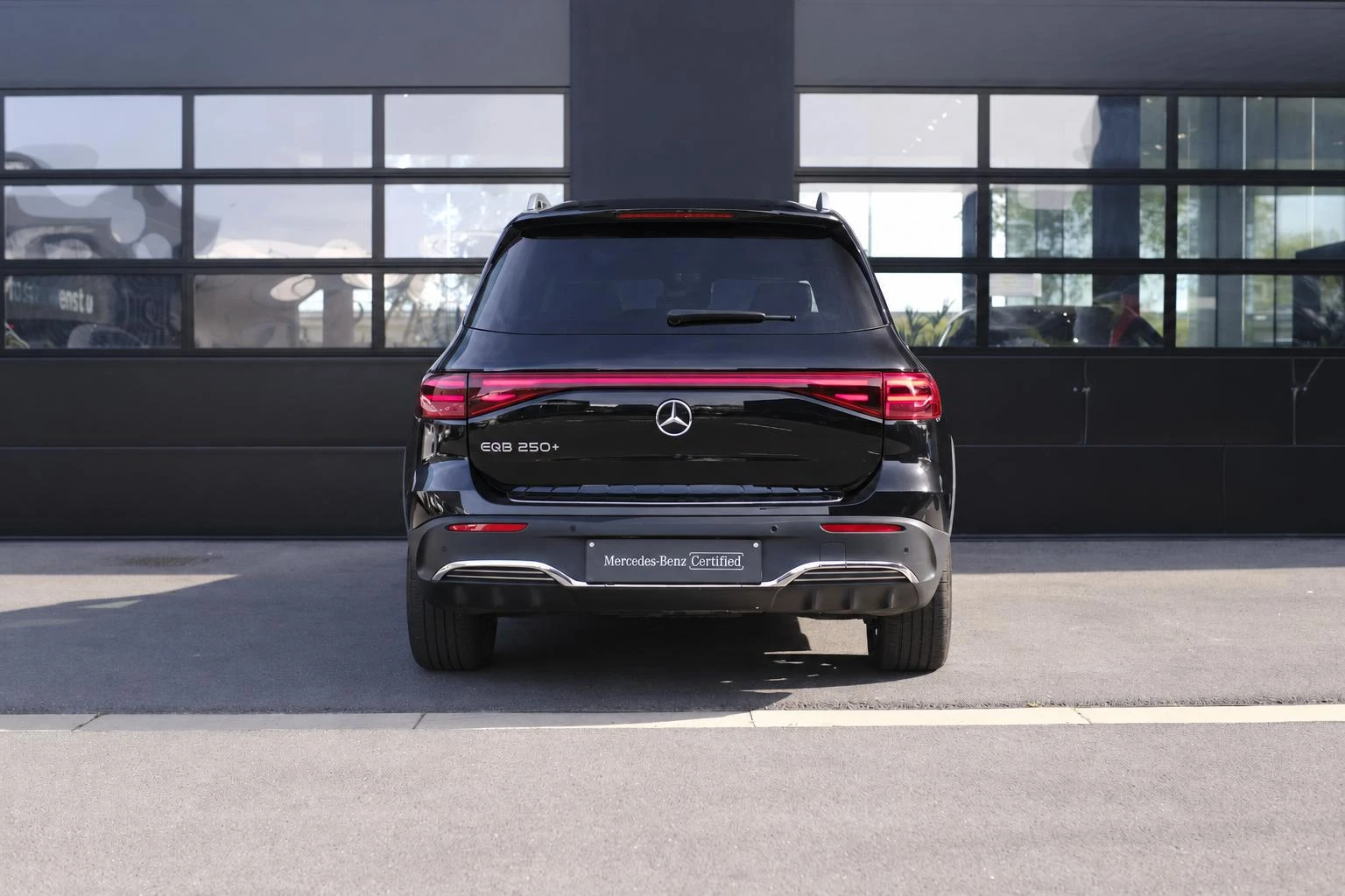Mercedes-Benz-EQB-image-6