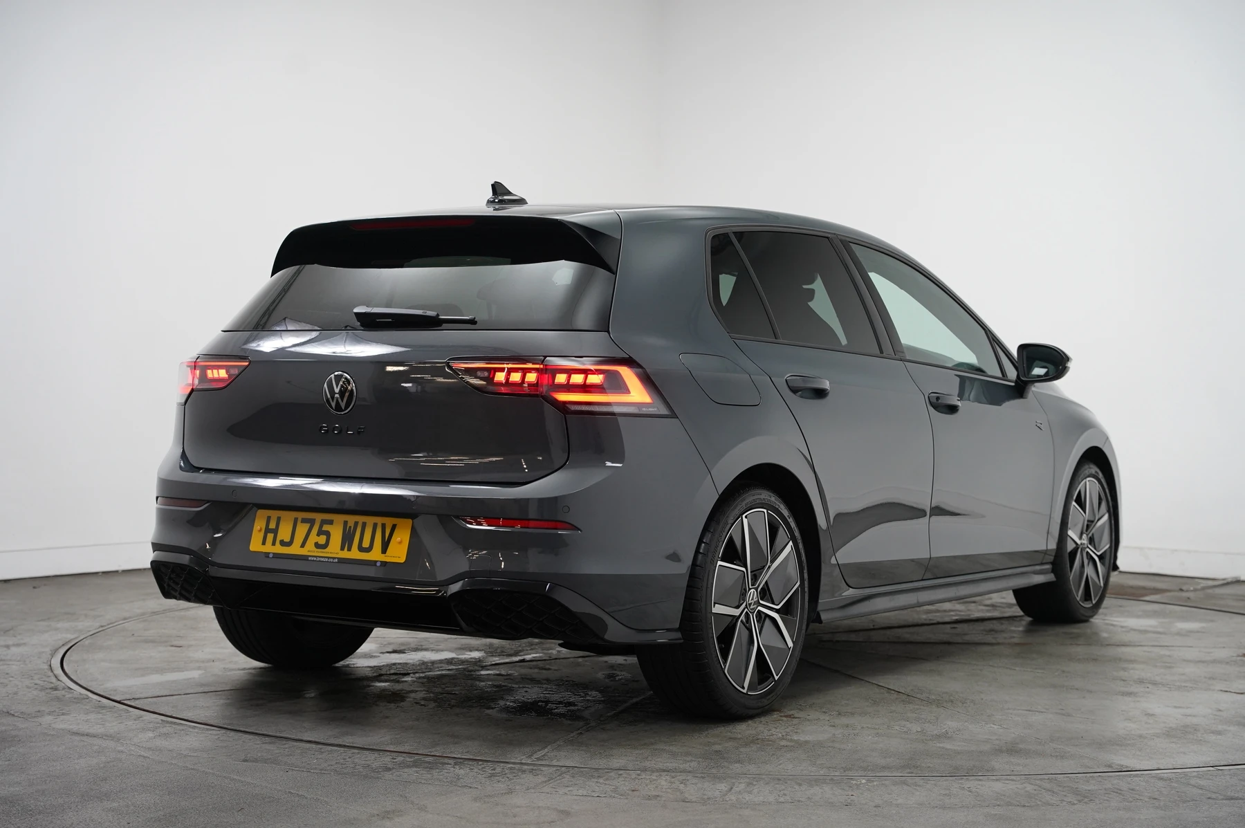 Volkswagen-Golf-image-14