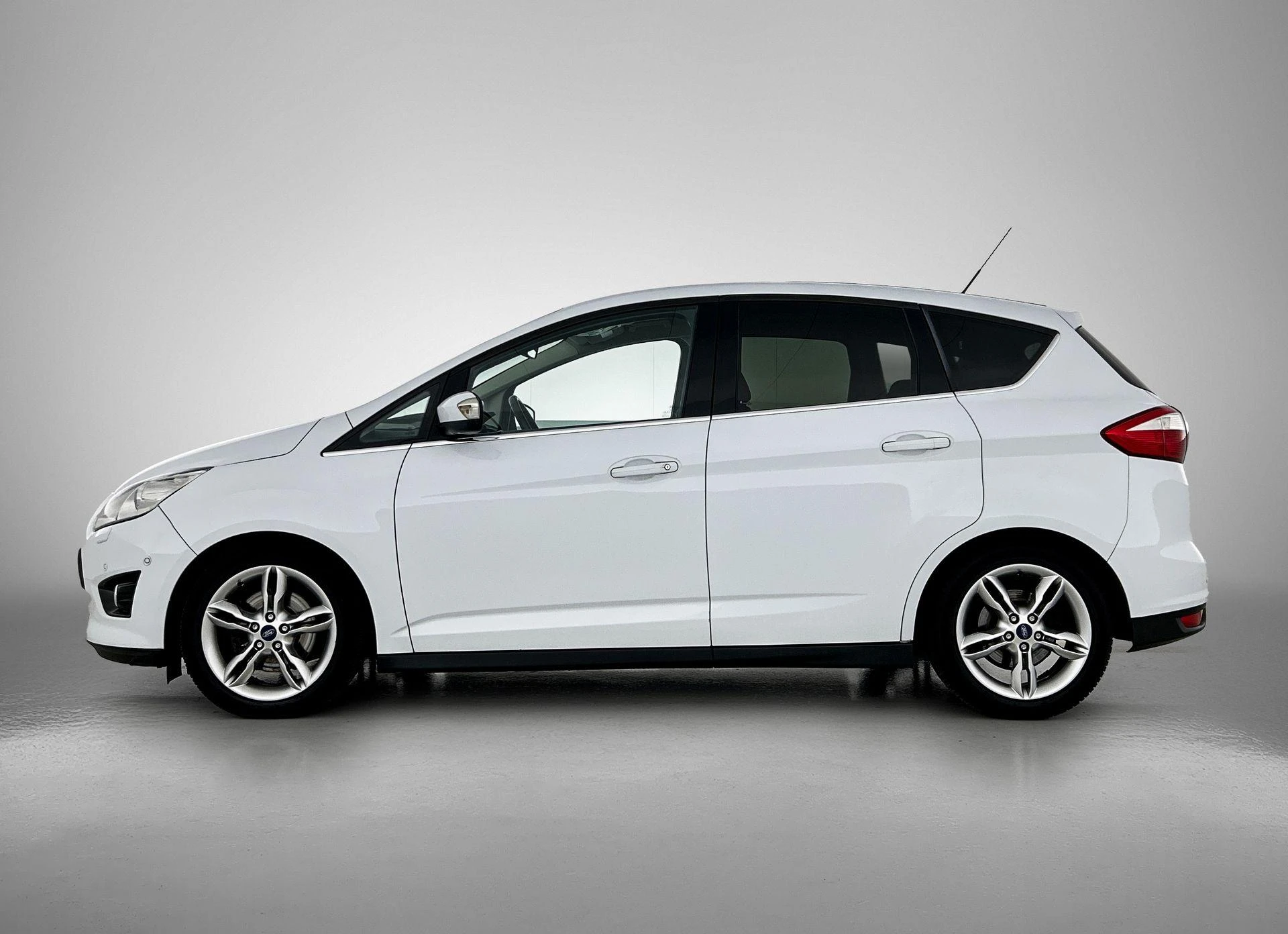 Ford-C-MAX-image-1