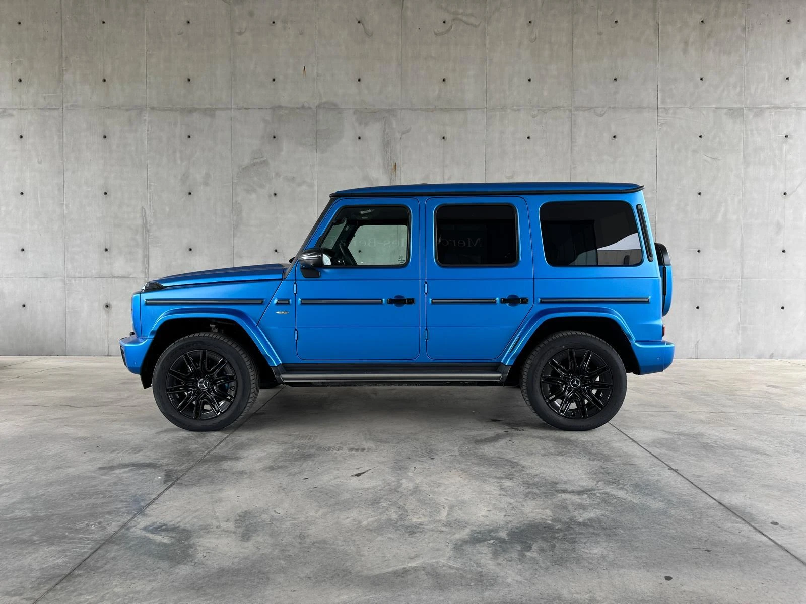 Mercedes-Benz-G-Klasse-image-2