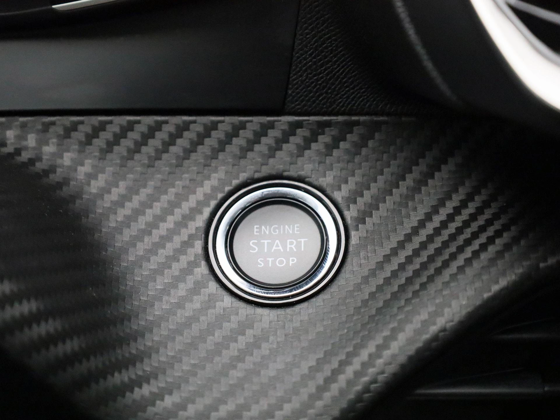 Peugeot-e-208-image-21