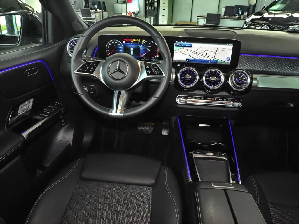 Mercedes-Benz-GLB 200 d-image-7