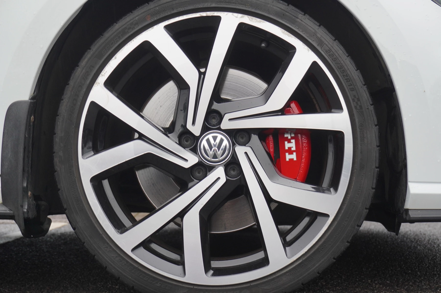 Volkswagen-Golf-image-23