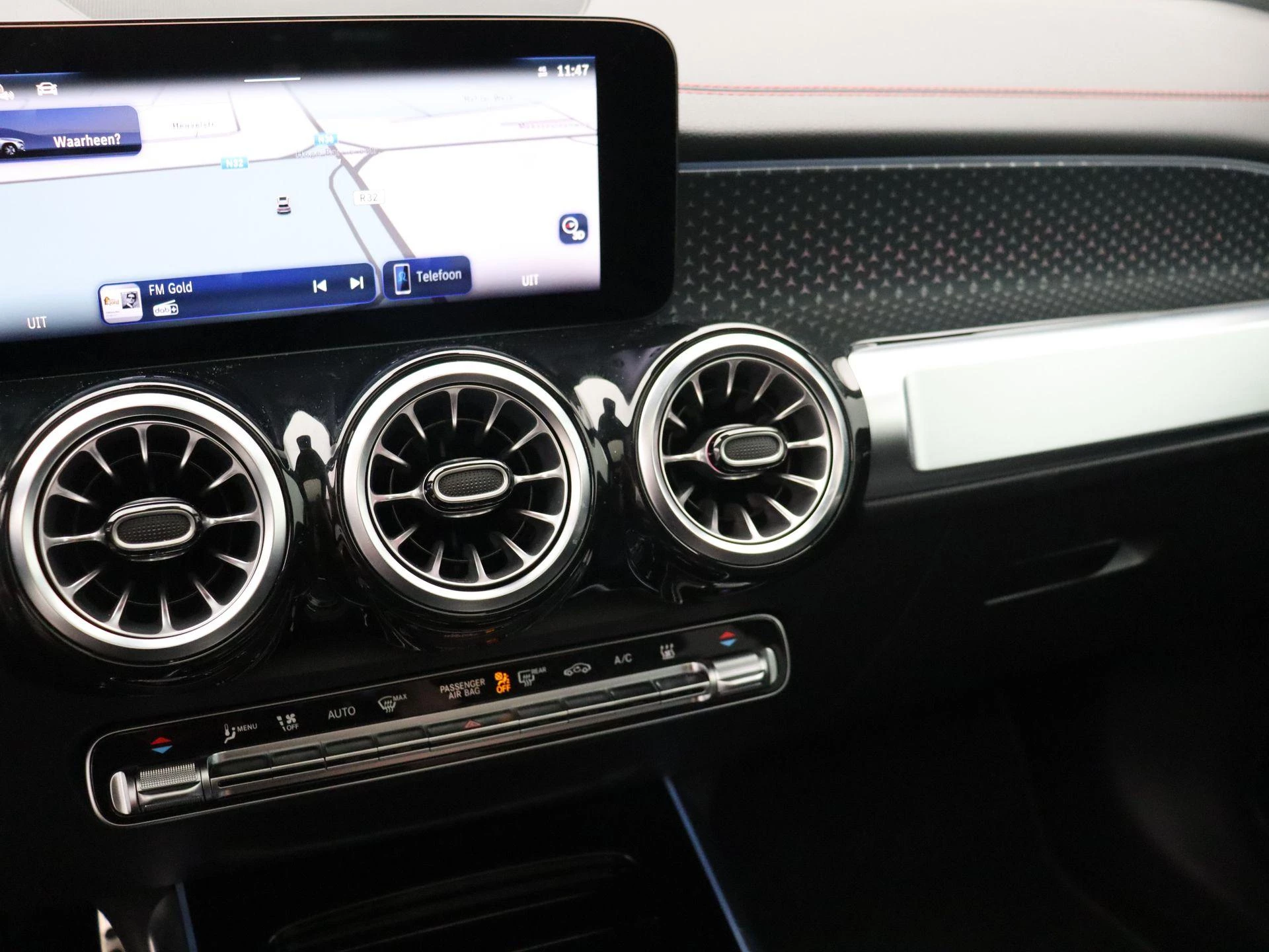 Mercedes-Benz EQB 250+ AMG Line + PANORAMISCH DAK + CARPLAY + ADVANCED SOUND +