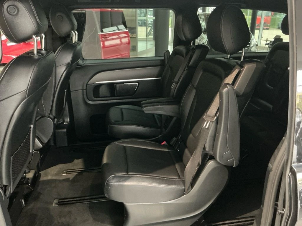 Mercedes-Benz-V-Klasse 300-image-18
