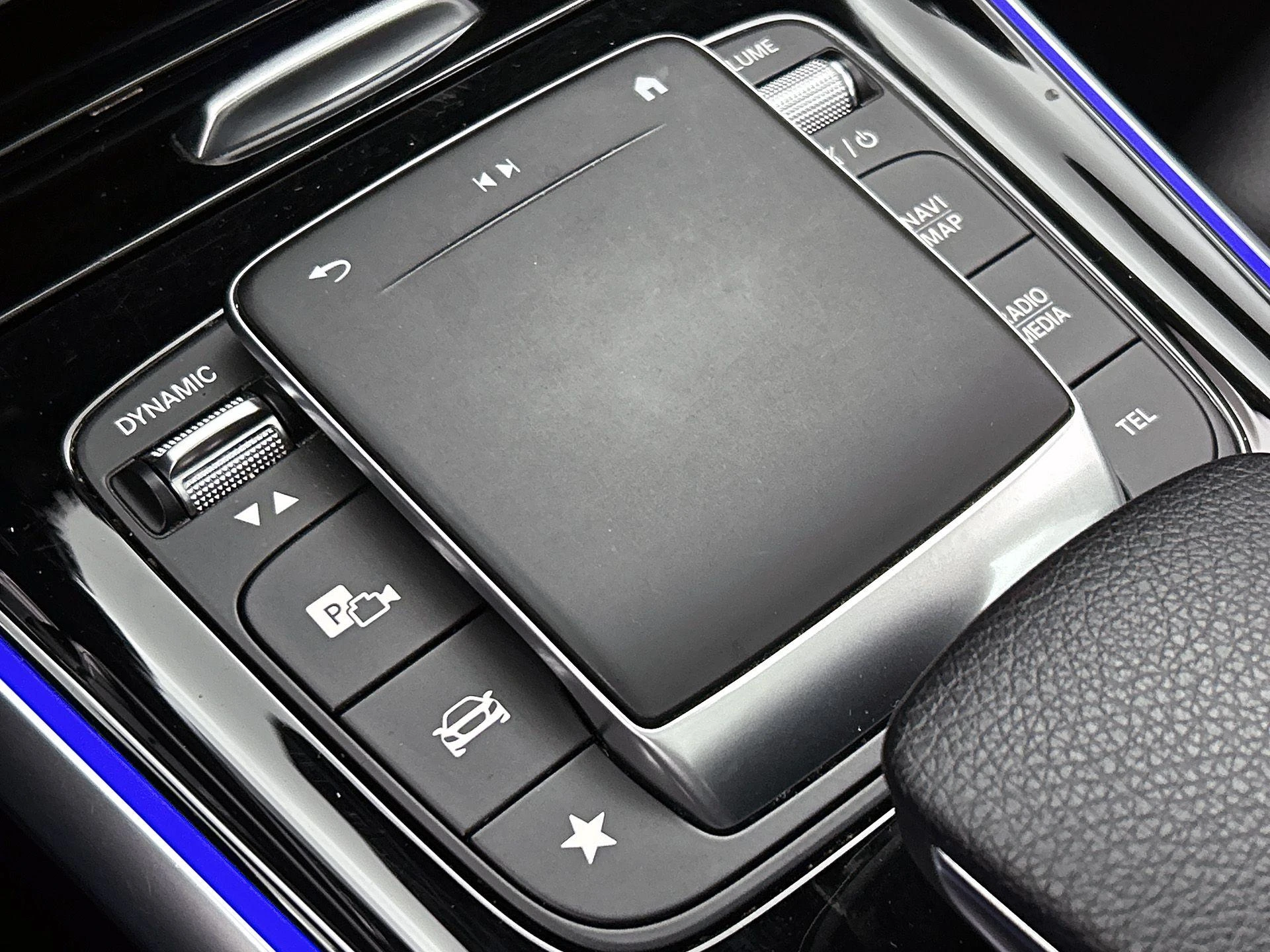 Mercedes-Benz-GLB-image-11