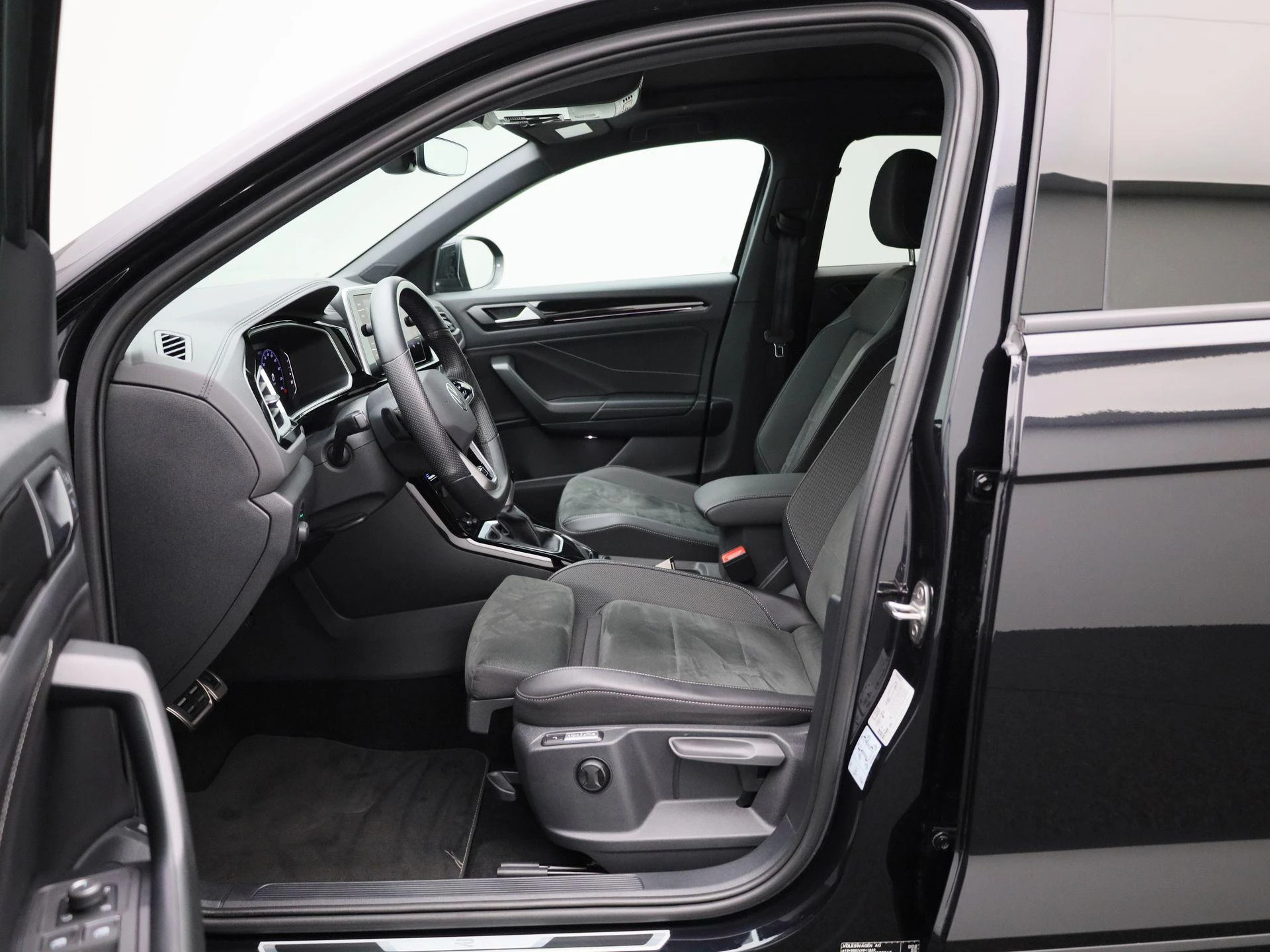 Volkswagen-T-Roc-image-8