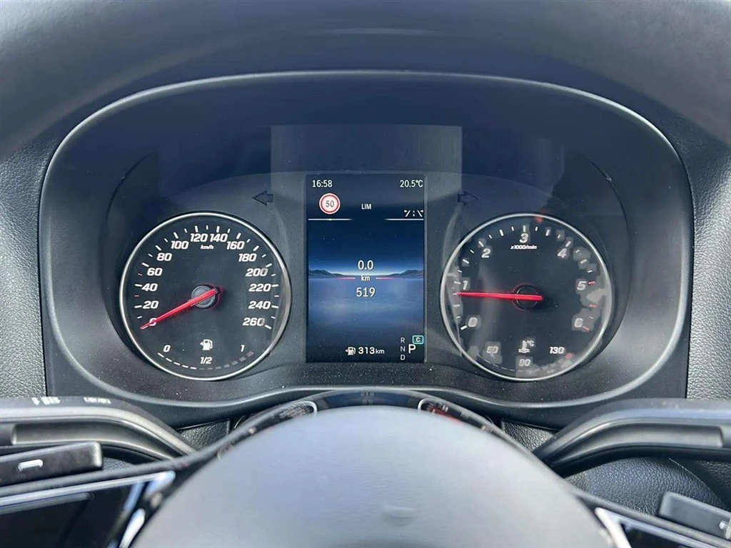 Mercedes-Benz-Vito-image-12
