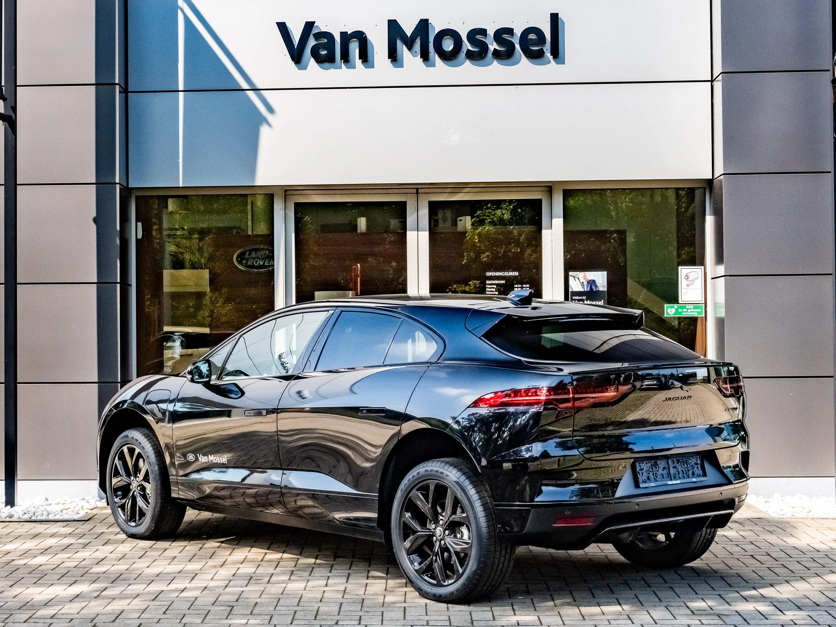 Jaguar-I-PACE-image-3
