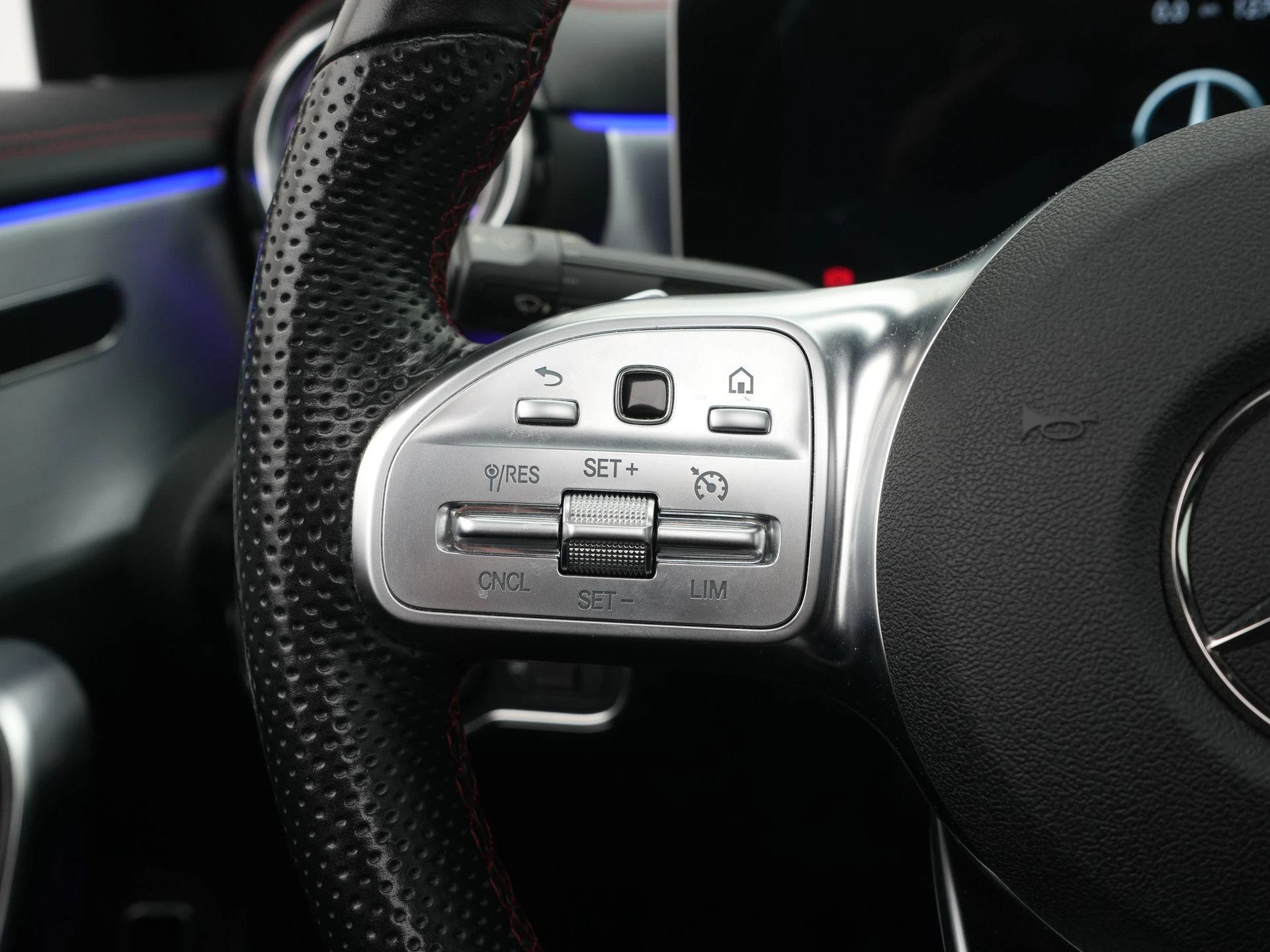 Mercedes-Benz-CLA-image-22