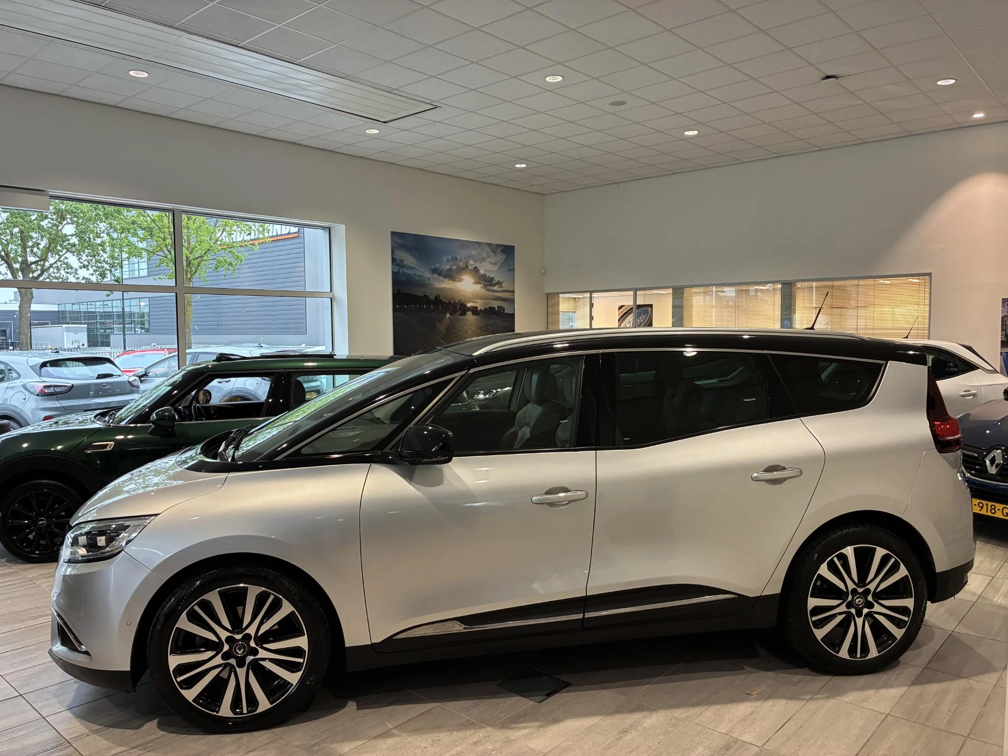 Renault-Grand Scénic-image-1