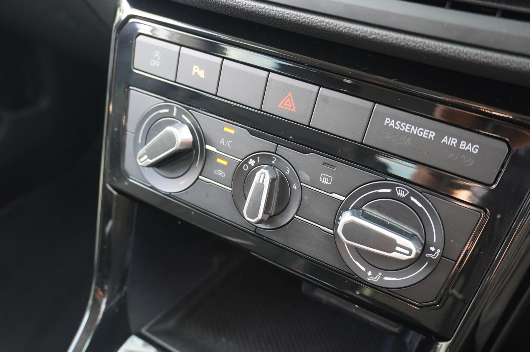 Volkswagen-T-Cross-image-19