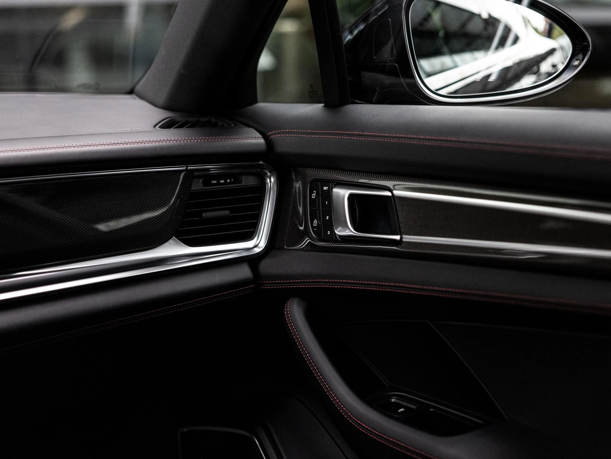 Porsche-Panamera-image-30