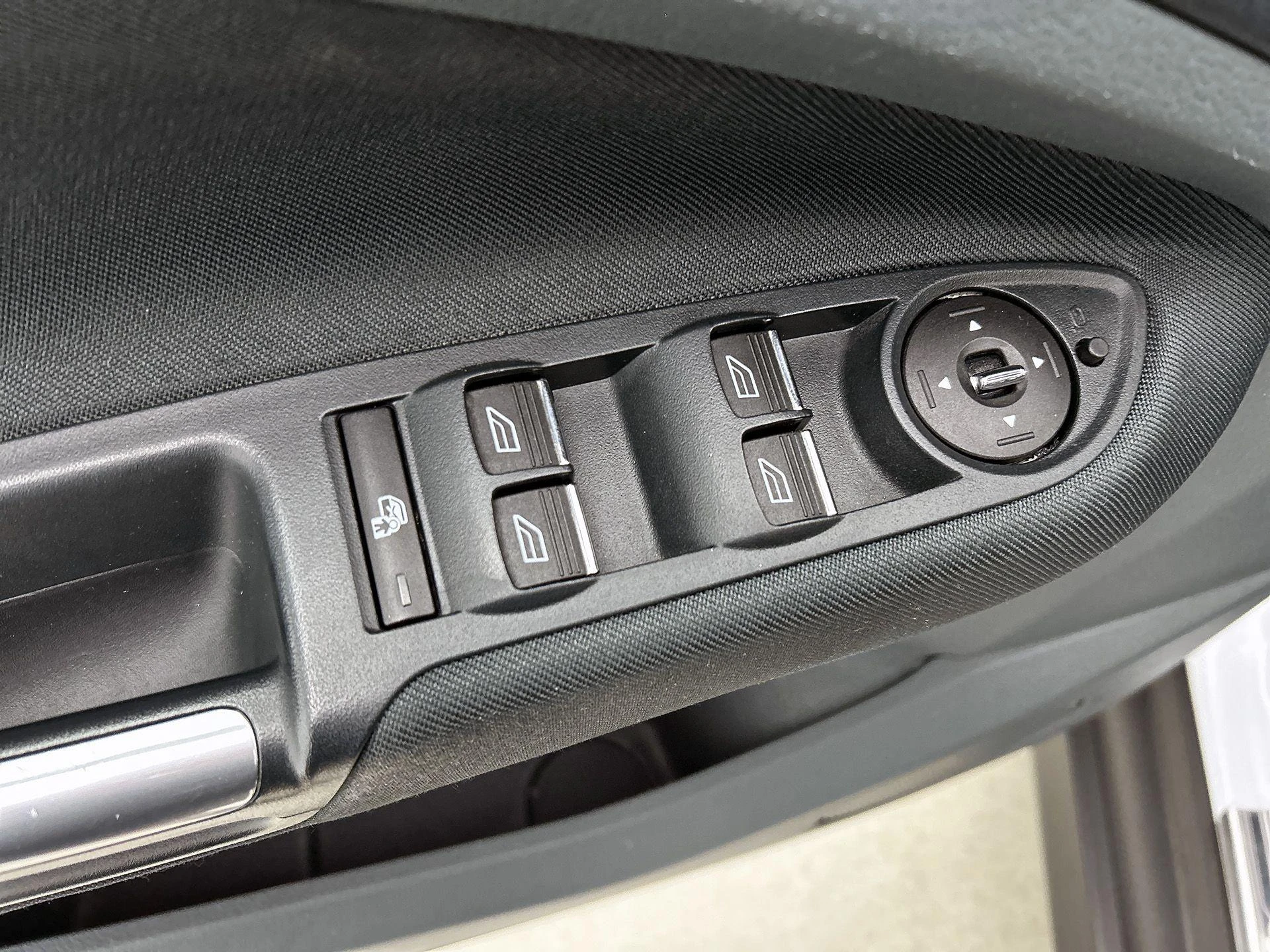 Ford-C-MAX-image-36