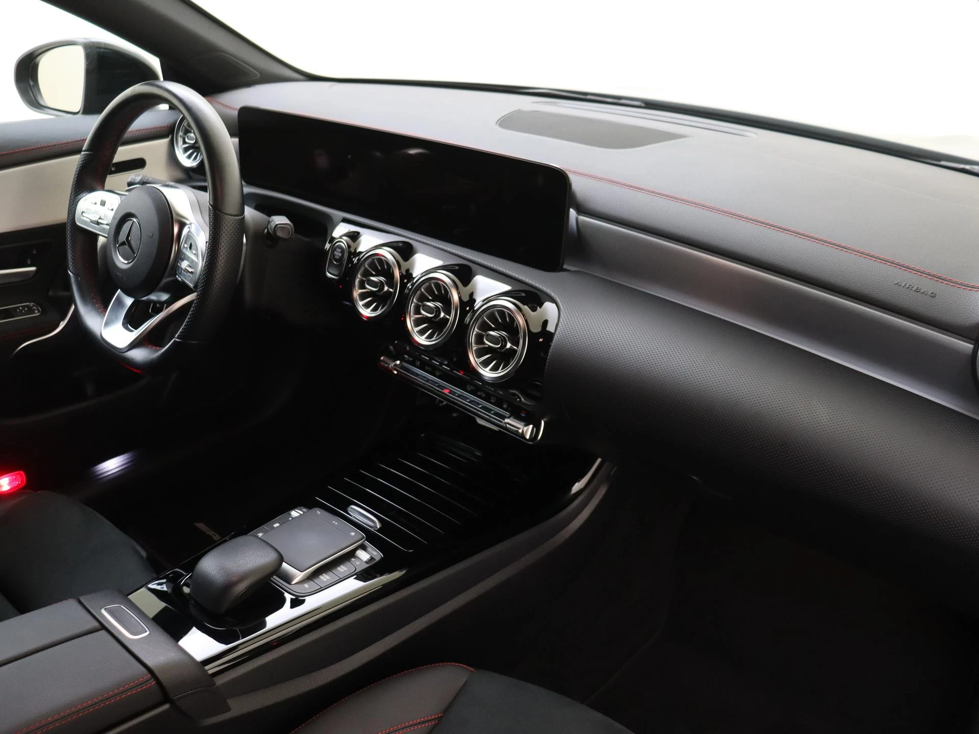 Mercedes-Benz-CLA-image-10