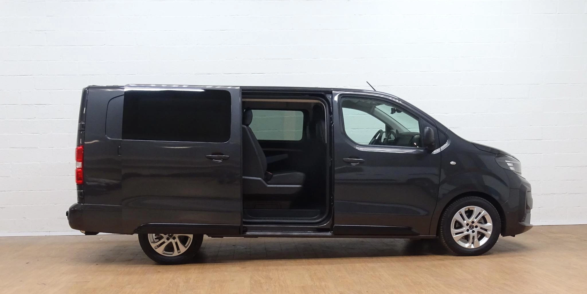 Opel Vivaro 2.0 BlueHDi 180 S&S EAT8 €6.4 DC L3H1
