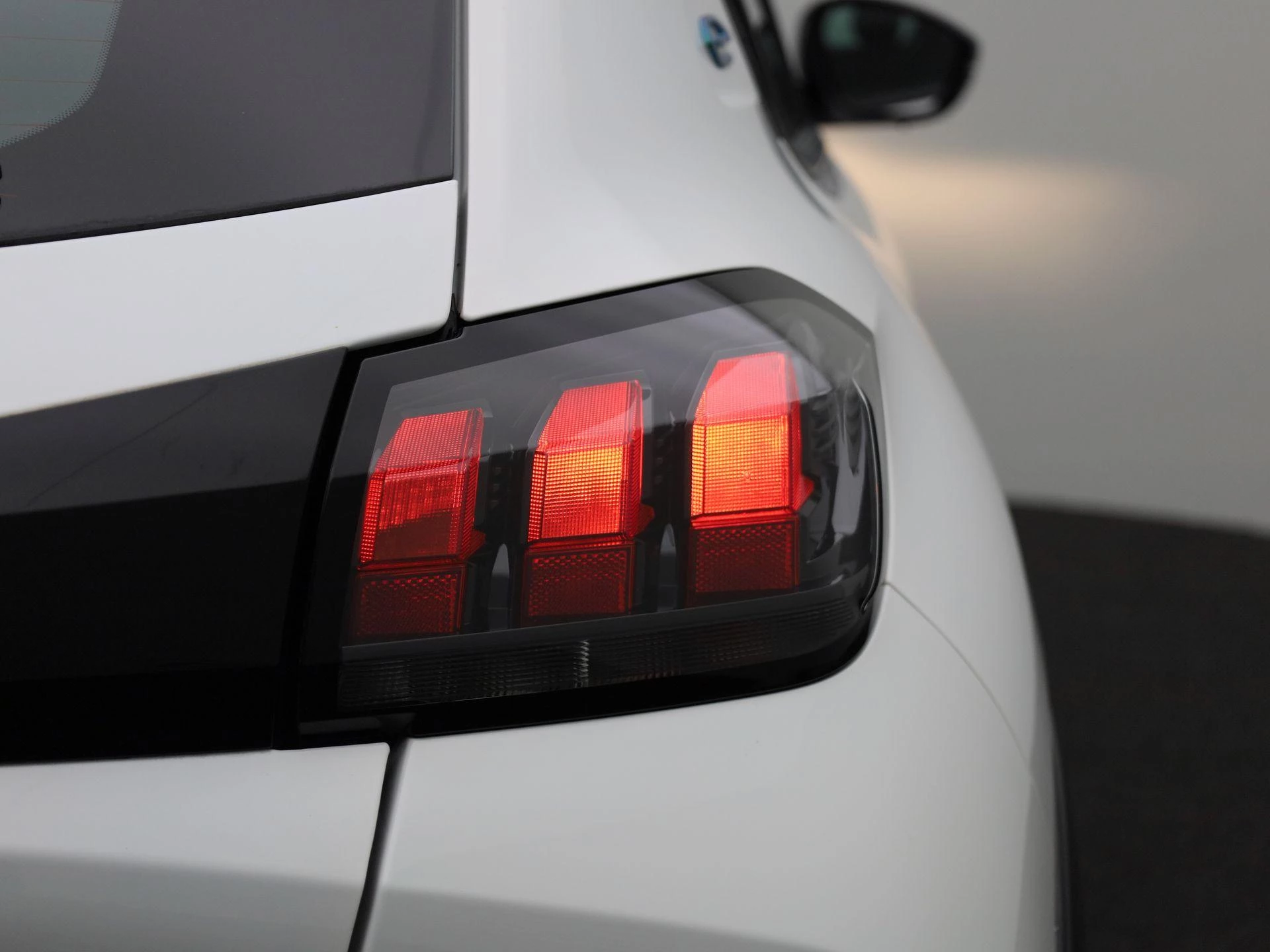 Peugeot-e-208-image-37