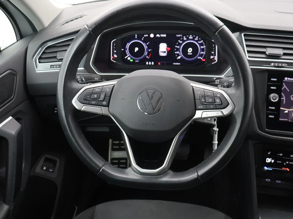 Volkswagen-Tiguan-image-12
