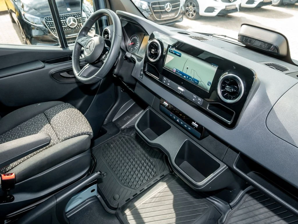 Mercedes-Benz-Sprinter 319-image-9