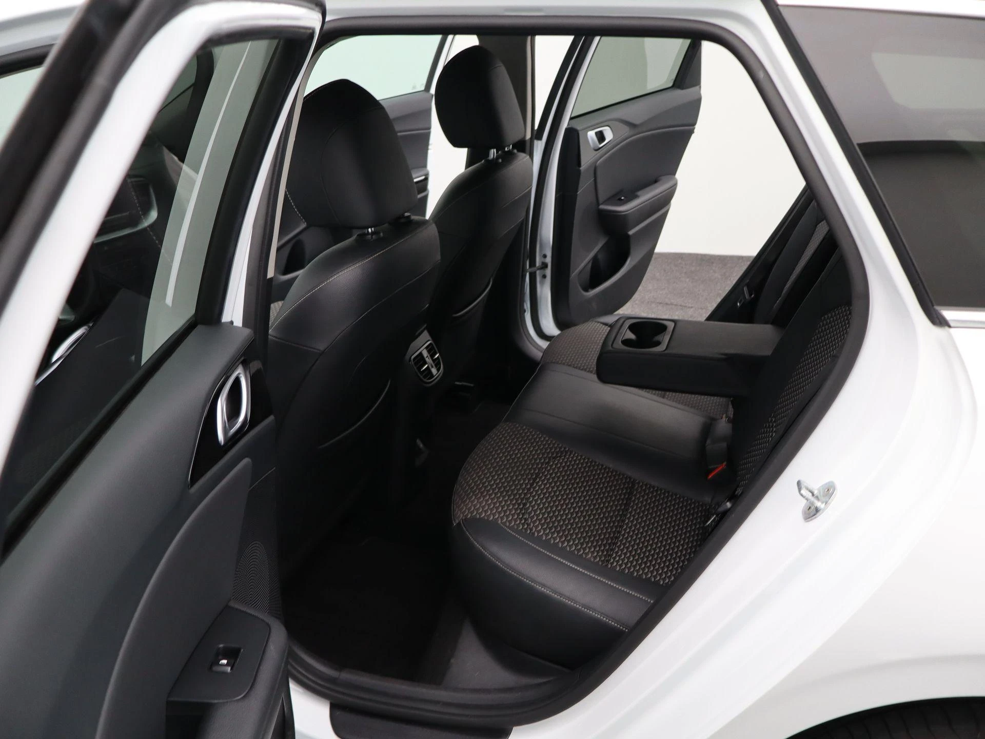 Kia-Ceed Sportswagon-image-39