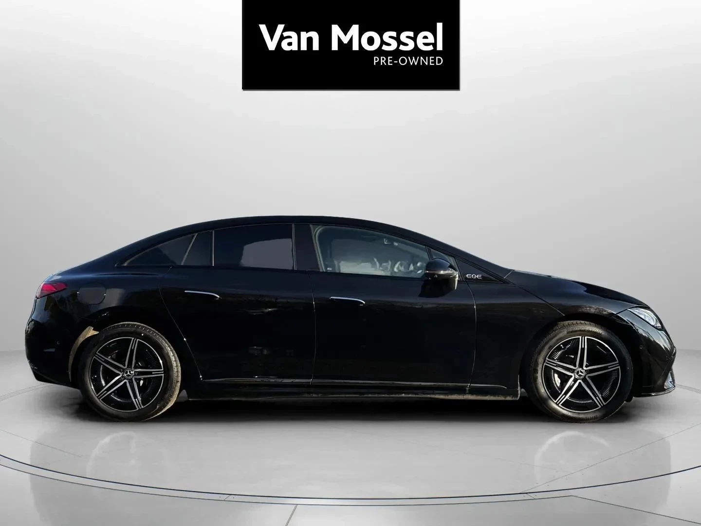 Mercedes-Benz-EQE-image-3