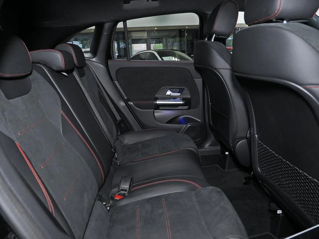 Mercedes-Benz-GLA 200-image-14