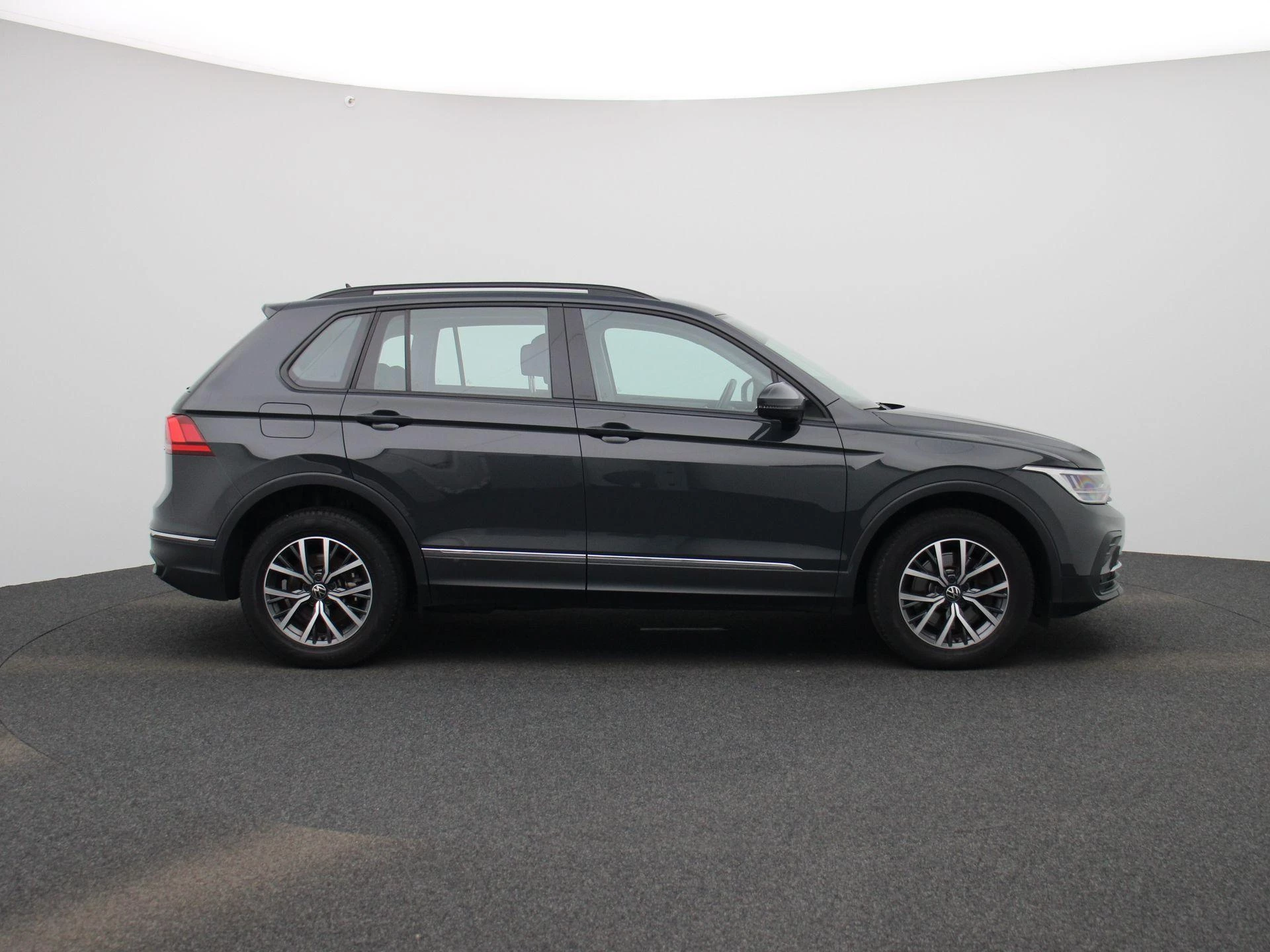 Volkswagen-Tiguan-image-5