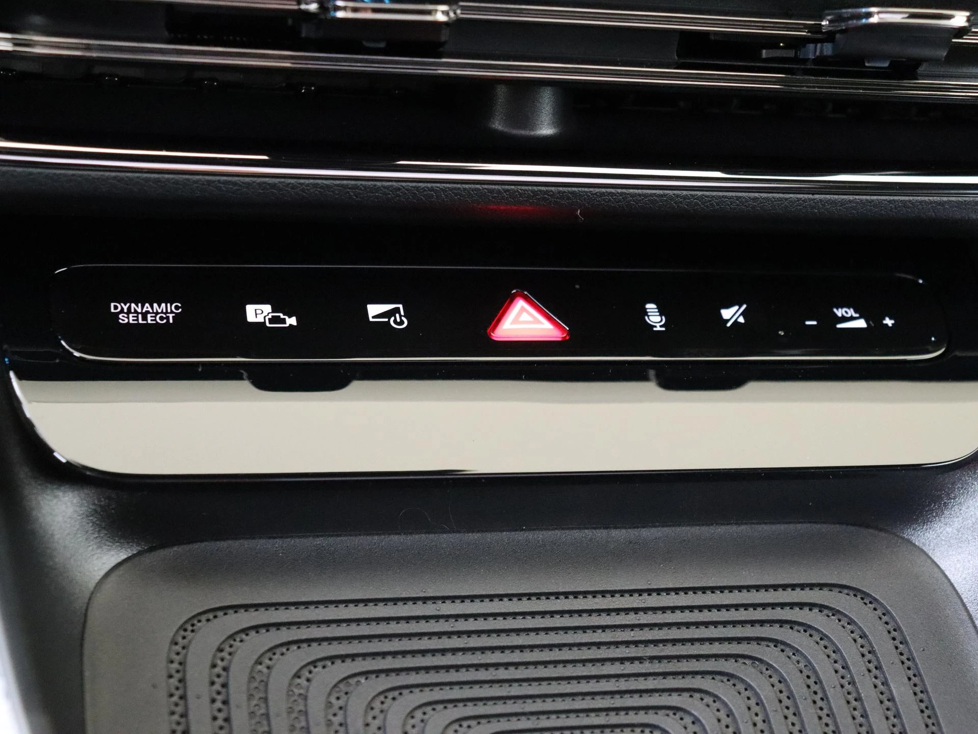Mercedes-Benz-CLA-image-19