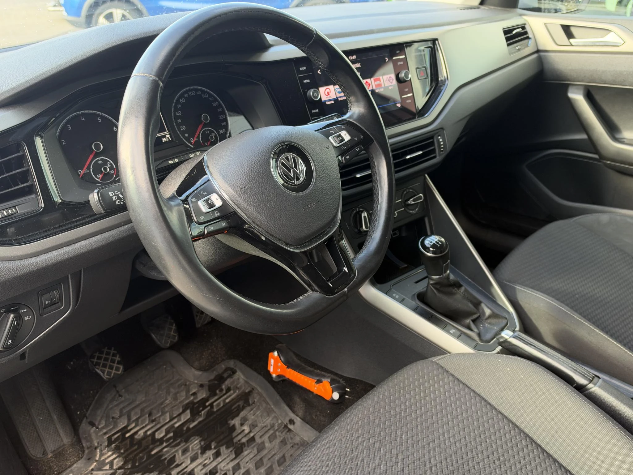 Volkswagen-Polo-image-3
